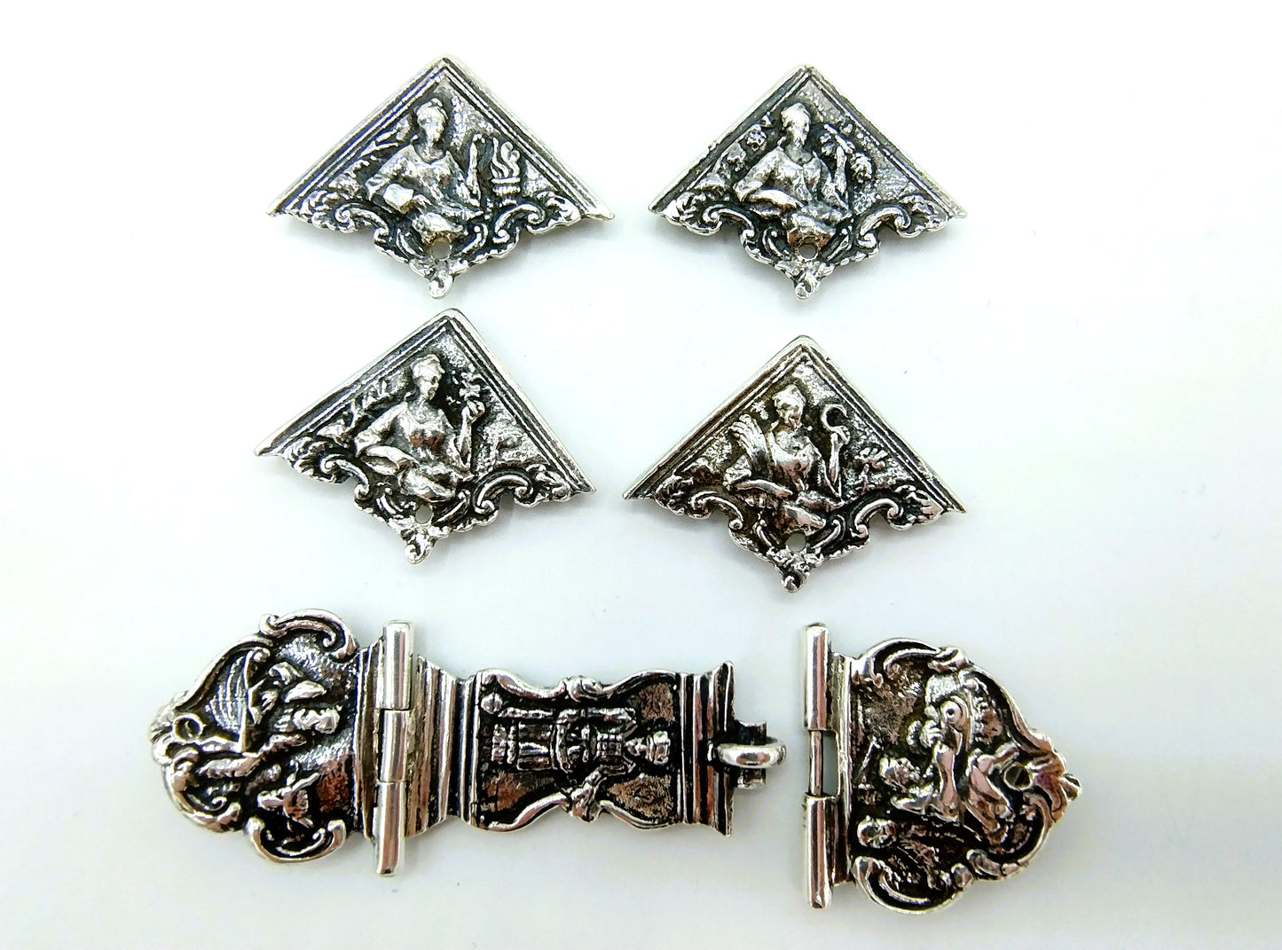 Silver Bible lock, mutineer, clamp arm, attachment, 4 front corner pieces, W. Ernsen and E. Knolleman / Hoorn, 18th century