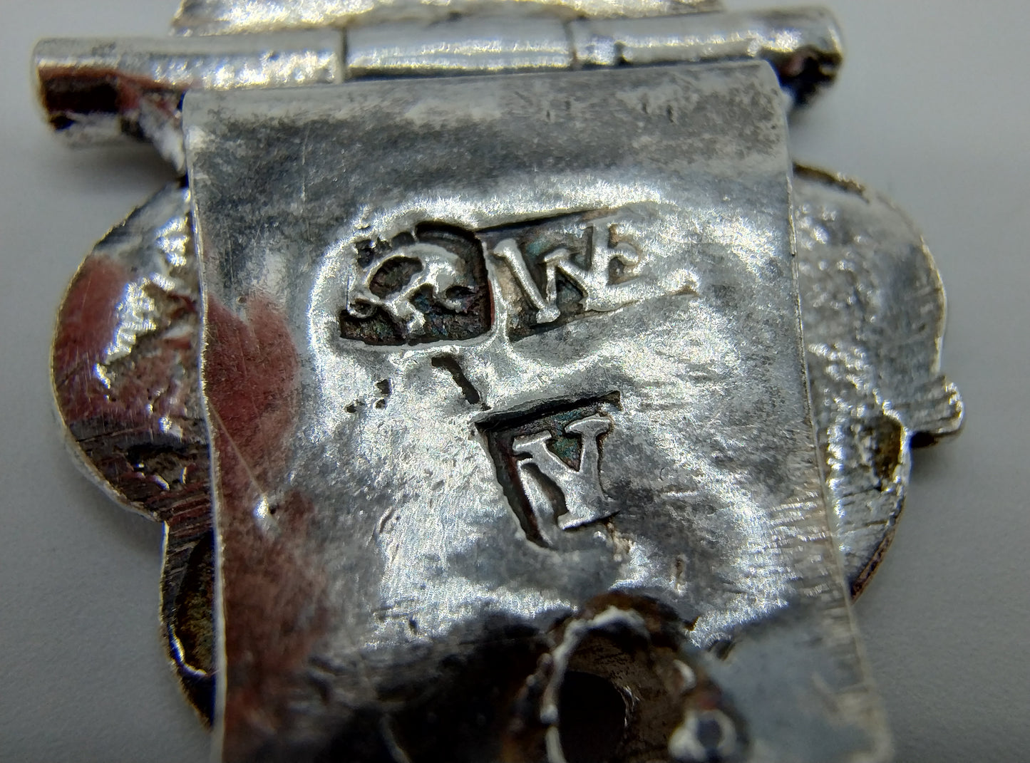 Silver Bible lock, mutineer, clamp arm, attachment, 4 front corner pieces, W. Ernsen and E. Knolleman / Hoorn, 18th century