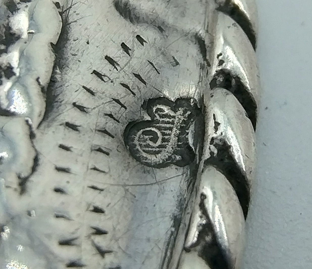 Zilveren broche van broeksknoop, C. Wendels, Middelburg, 1835