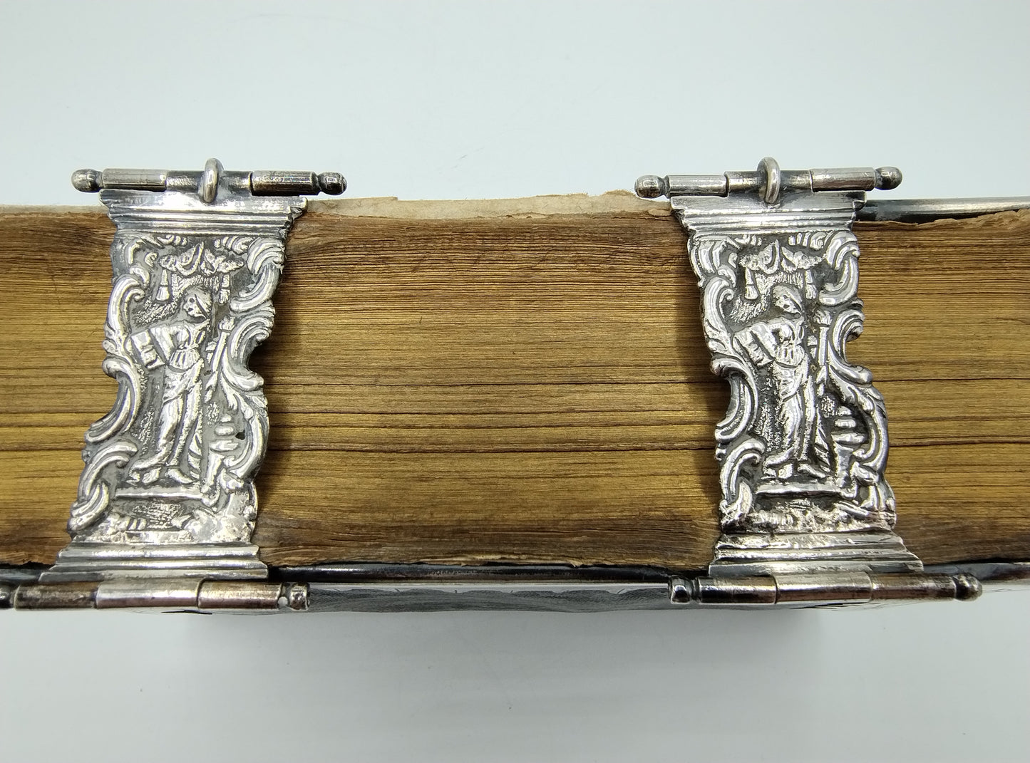 Bibel mit silbernen Schlössern und Beschlägen, L. Wijnants / Sappemeer, 18. Jahrhundert