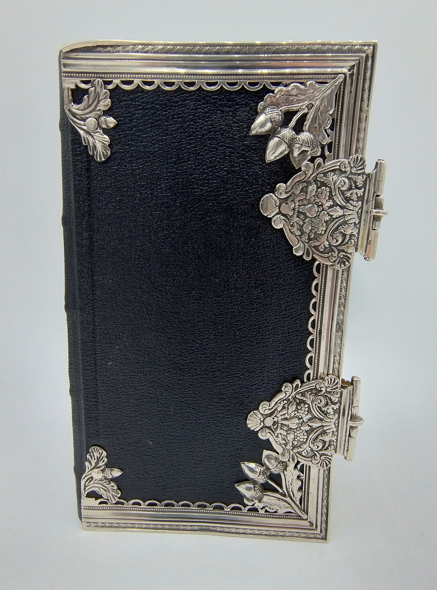 Bibel mit silbernen Verschlüssen und Beschlägen, HW van Giffen, Groningen, 1797