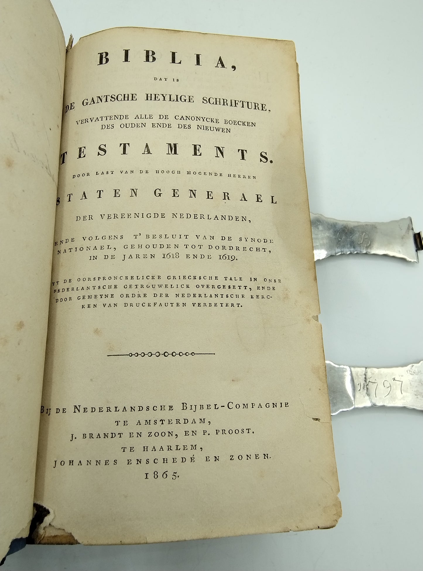 Bibel mit silbernen Verschlüssen und Beschlägen, HW van Giffen, Groningen, 1797