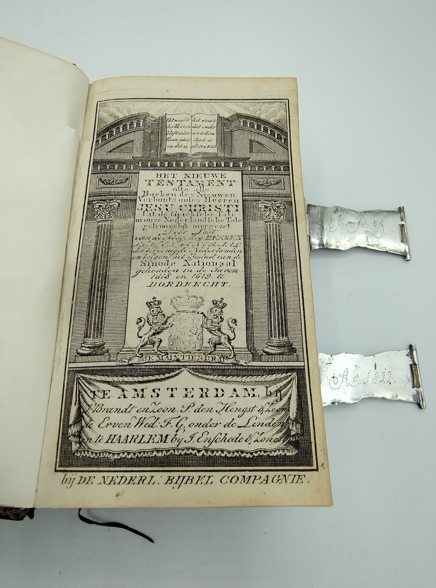 Bijbel met zilveren sloten, 1822