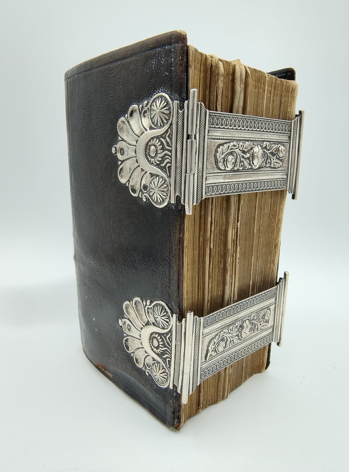 Bible with silver clasps, A. Kooiman, Schoonhoven, 1856