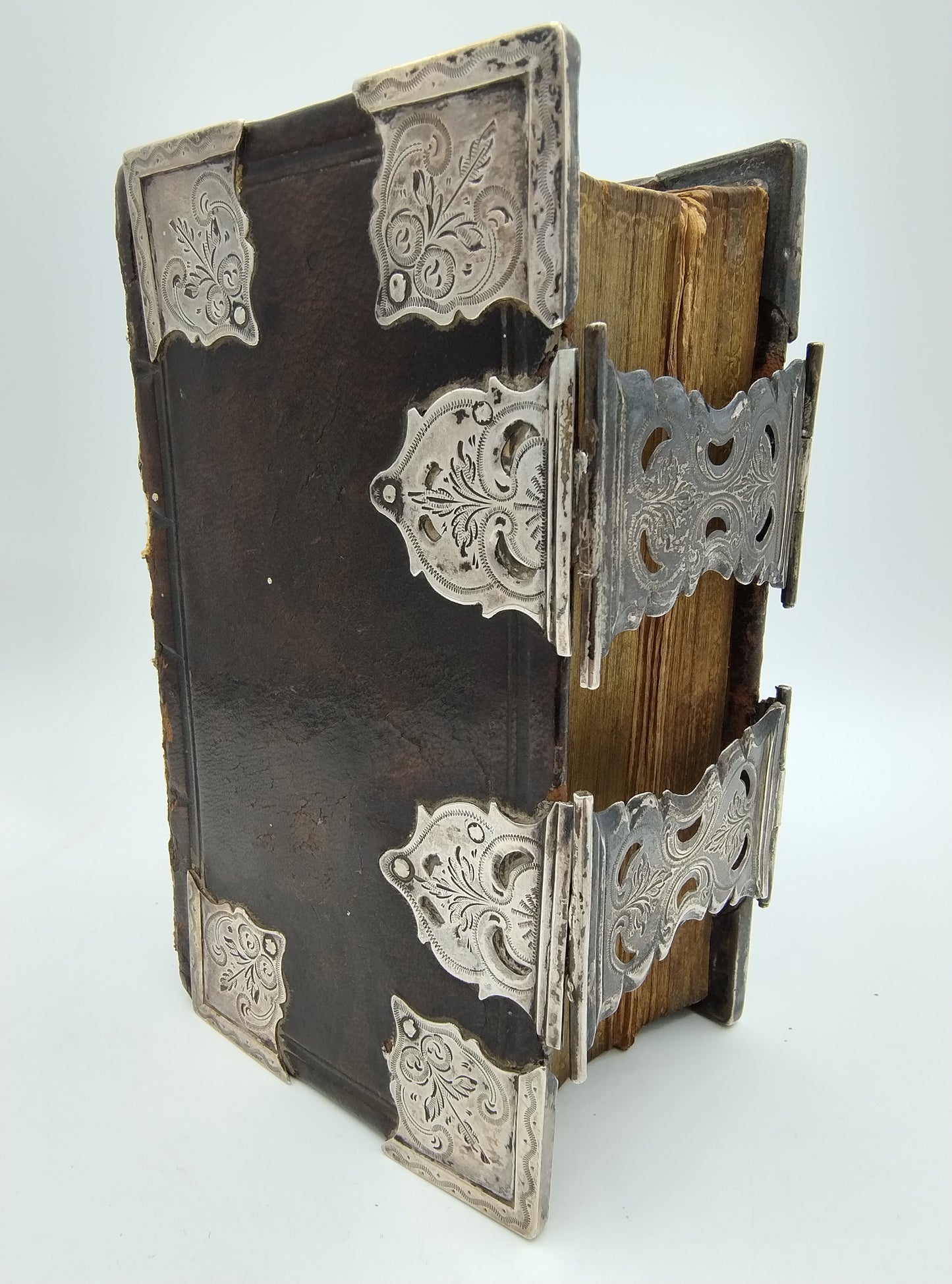 Bibel mit silbernen Klammern und Eckstücken, AJ Nobel / Schoonhoven, 1882