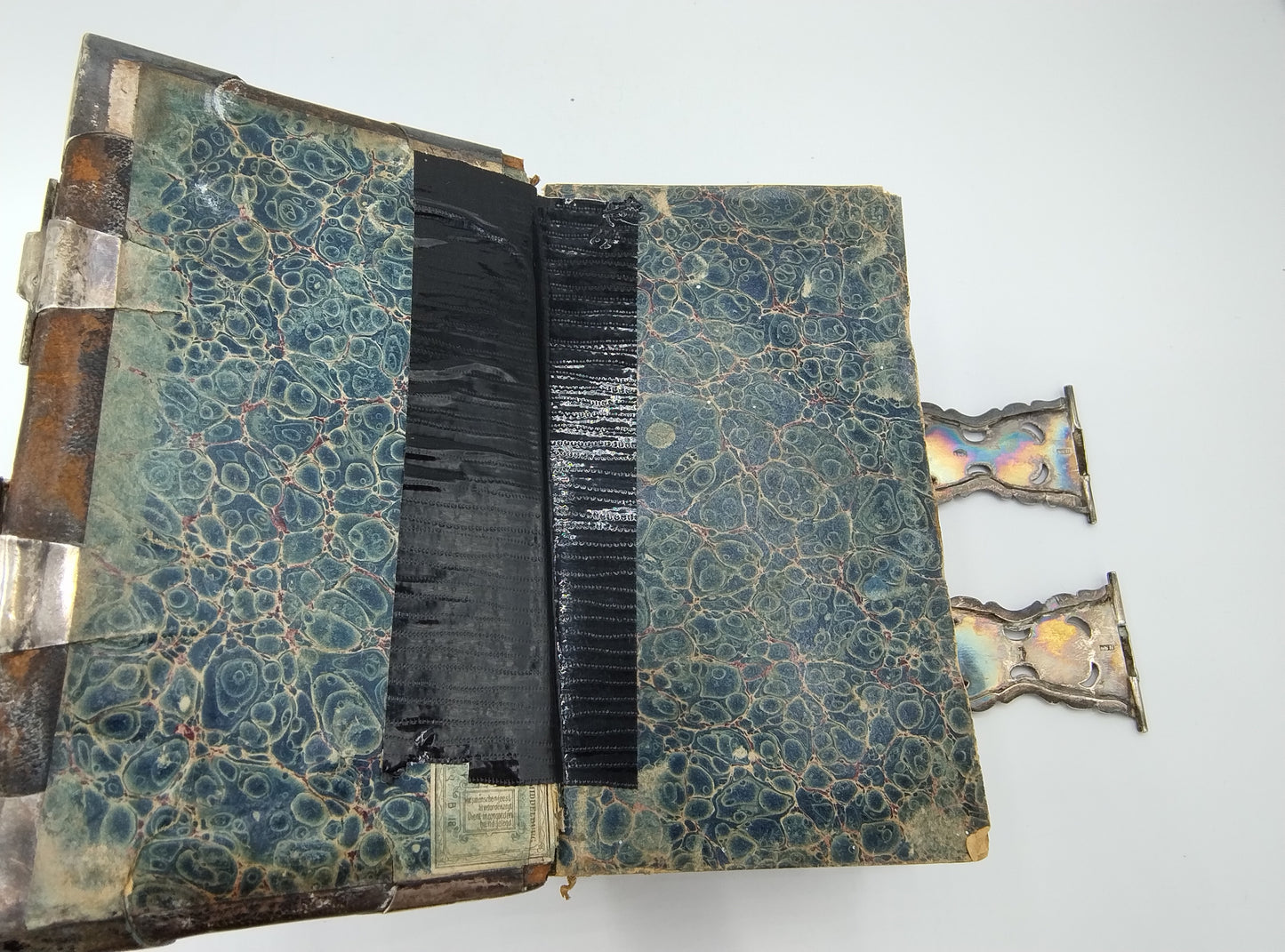 Bibel mit silbernen Klammern und Eckstücken, AJ Nobel / Schoonhoven, 1882