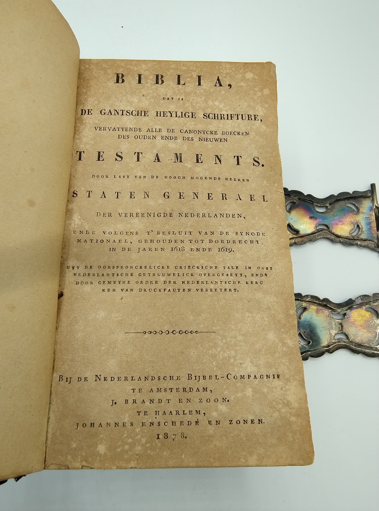 Bibel mit silbernen Klammern und Eckstücken, AJ Nobel / Schoonhoven, 1882
