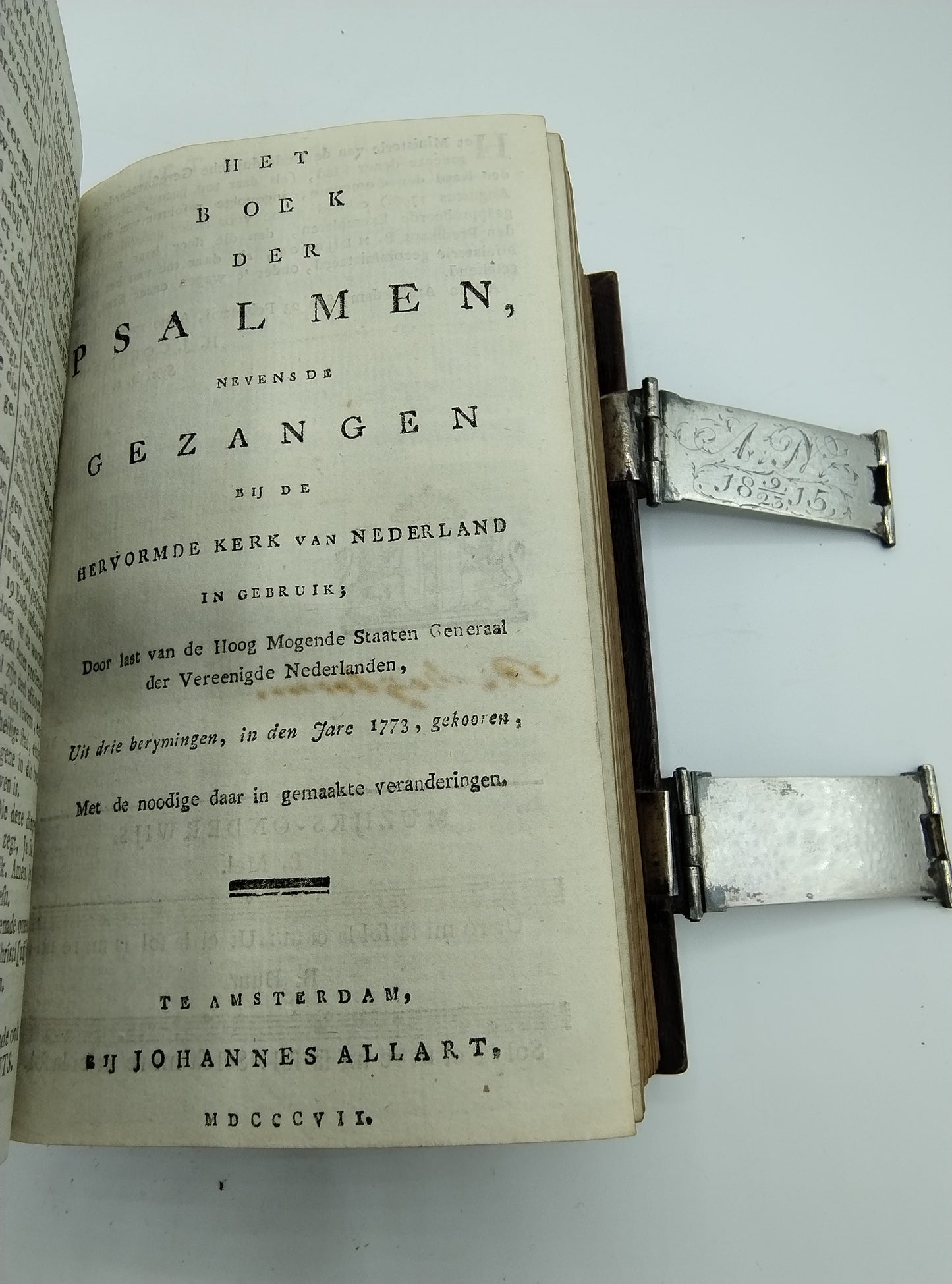 Bijbel met zilveren sloten, 1815