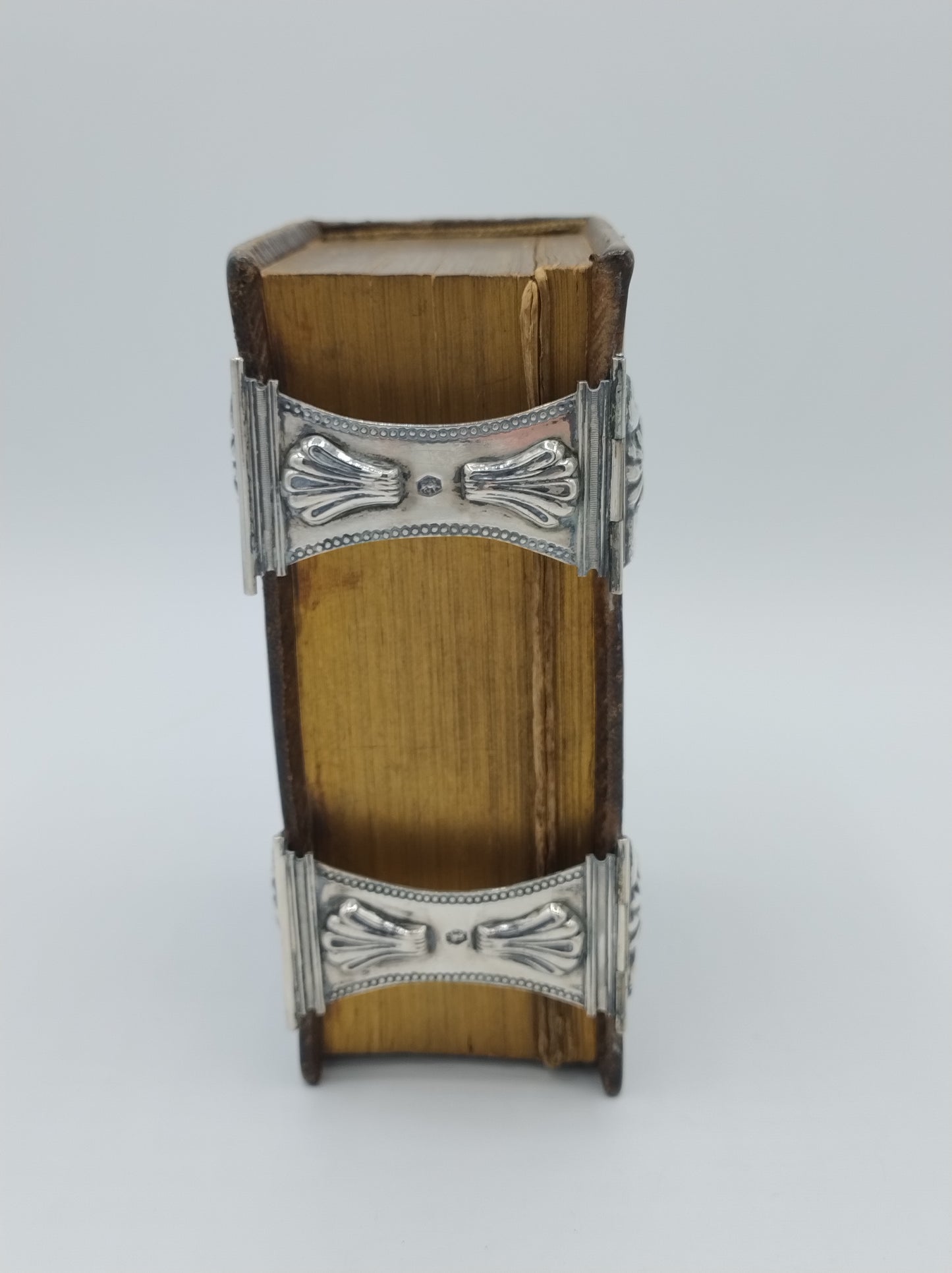 Bijbel met zilveren sloten, 1853