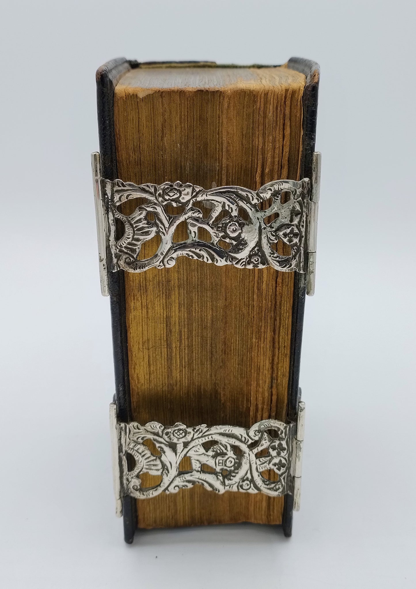Bijbel met zilveren sloten, L. van de Berg, Schoonhoven, 1869