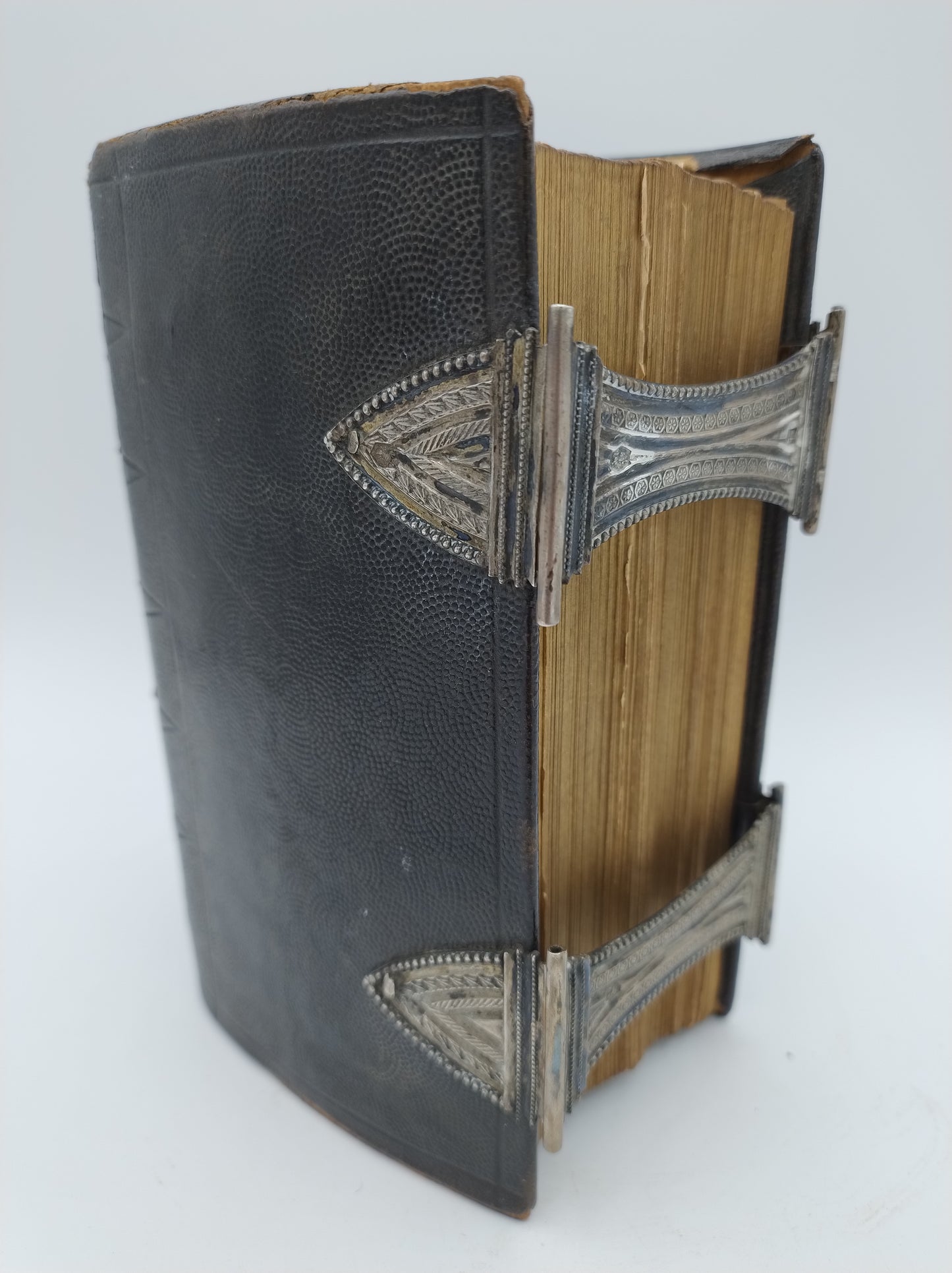Bible with silver clasps, JP Paulides, Heerenveen, 1834