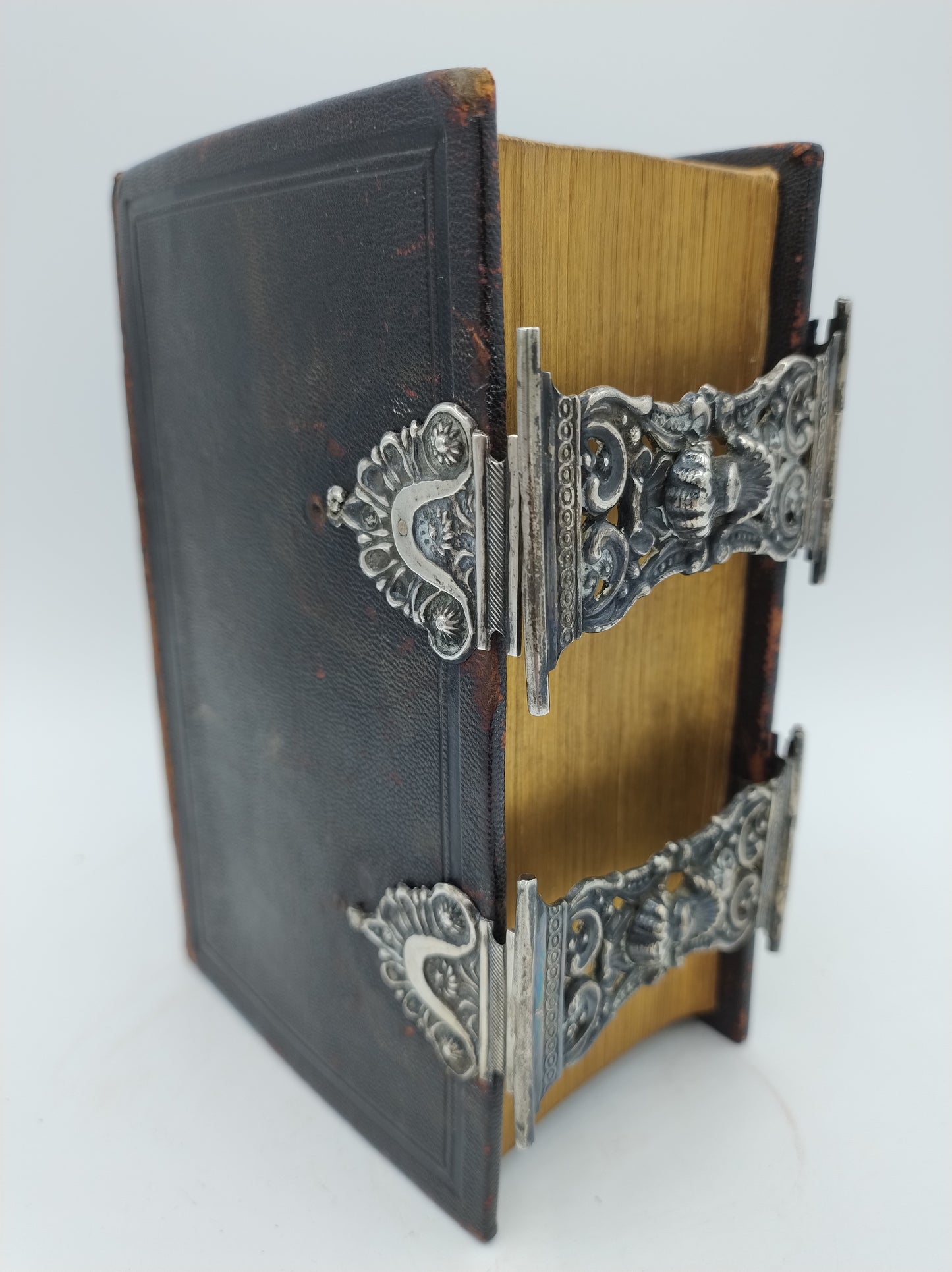 Bijbel met zilveren sloten, S.T. Reitsma, Sneek, ca. 1850