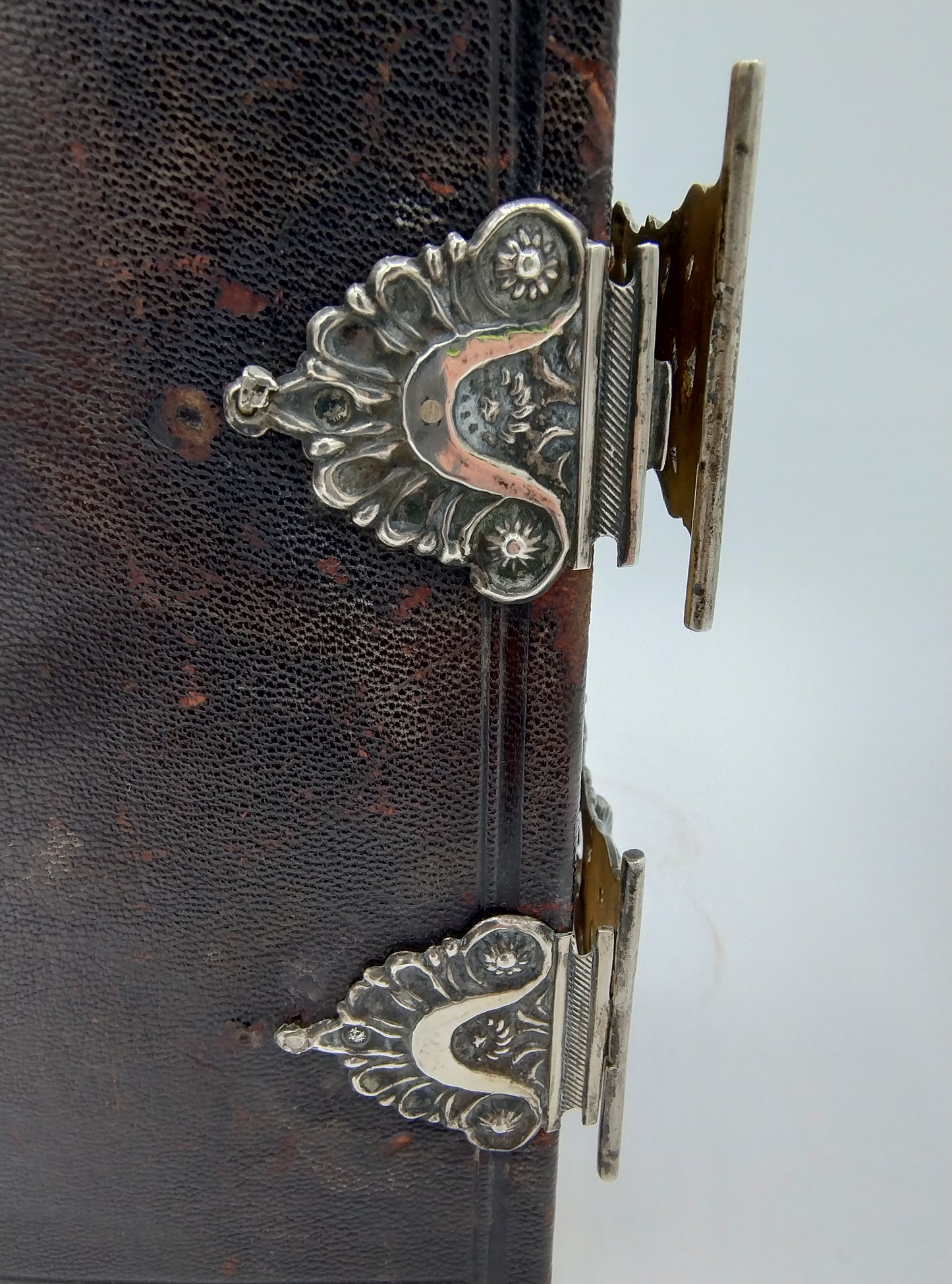 Bijbel met zilveren sloten, S.T. Reitsma, Sneek, ca. 1850