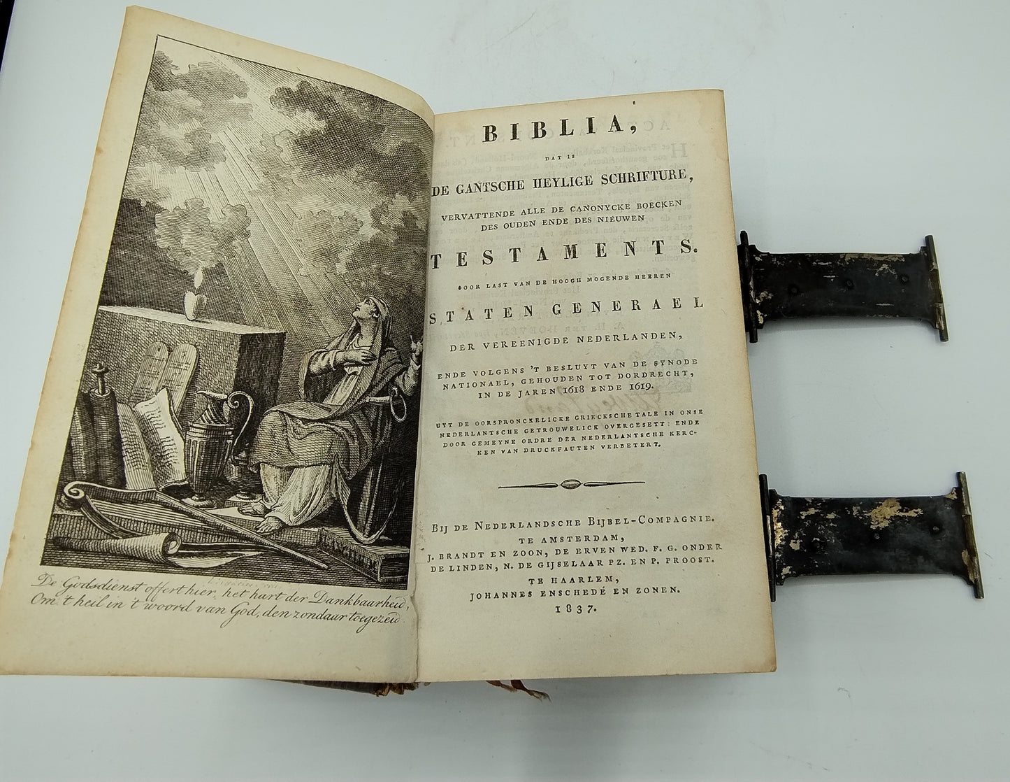 Bijbel met zilveren sloten, 1859