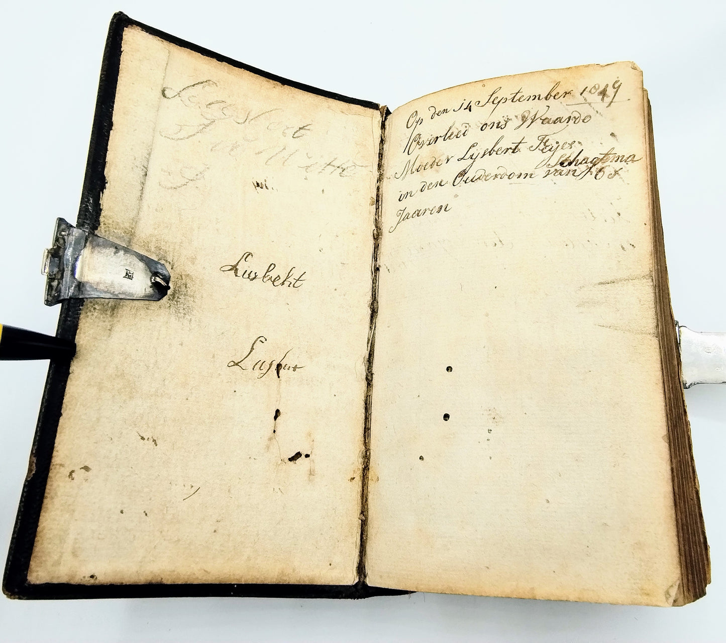 Bijbel met zilveren slot, Wed. M.H. Merkelbach, Harlingen, 1843