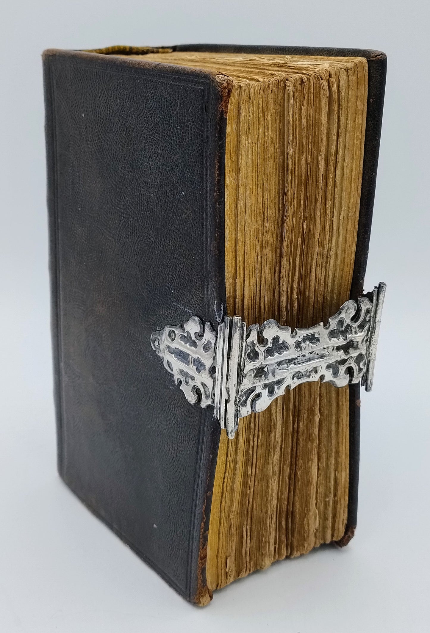 Bijbel met zilveren slot, 1875