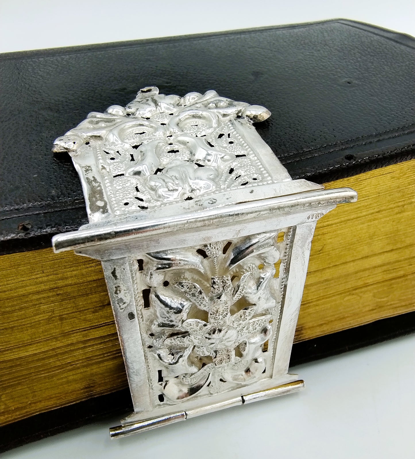 Bibel mit Silberschloss, J. Hemmes / Assen, 19. Jahrhundert