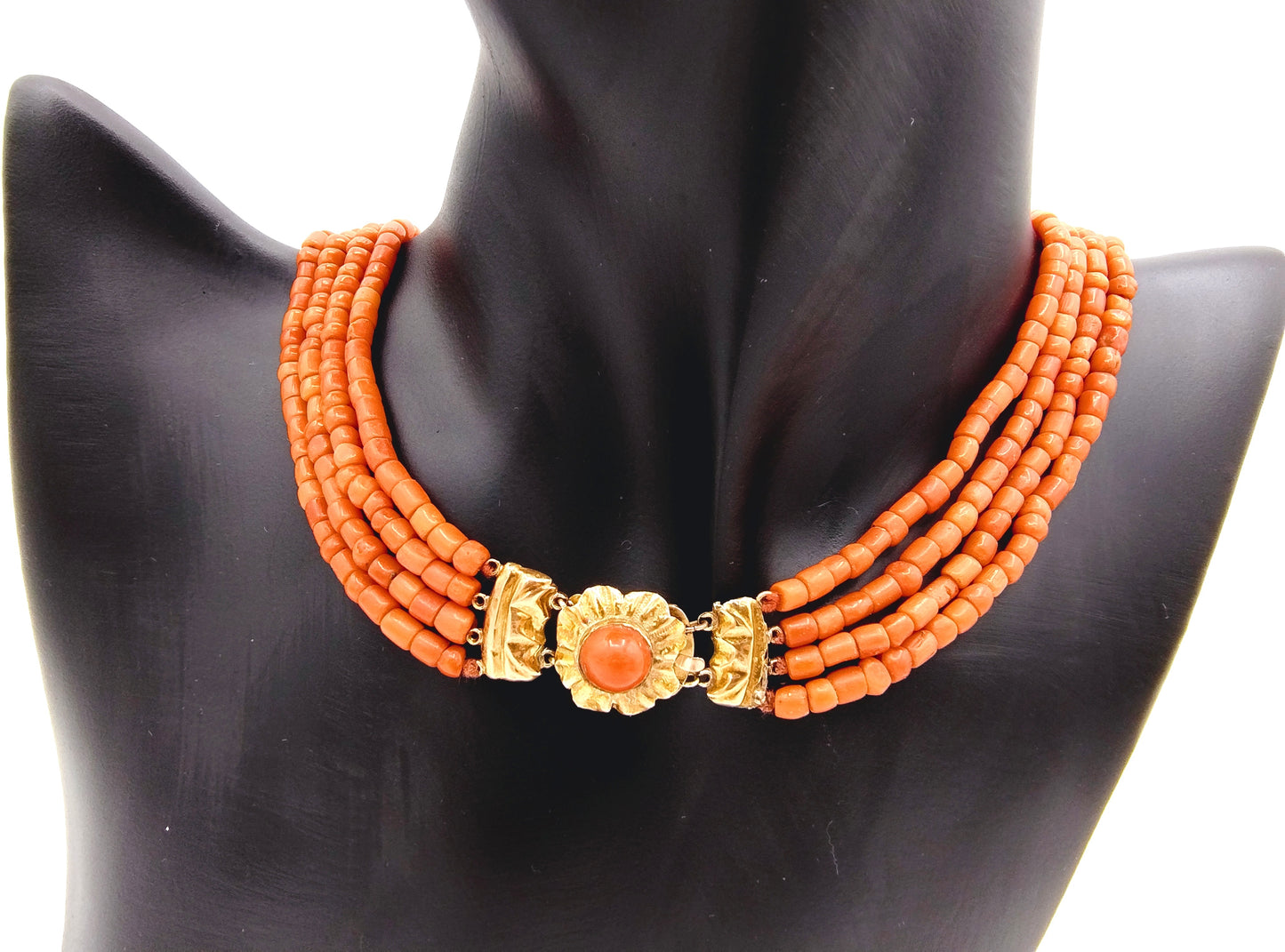 Bloedkoralen ketting met gouden slot, Nederland, 19e eeuws
