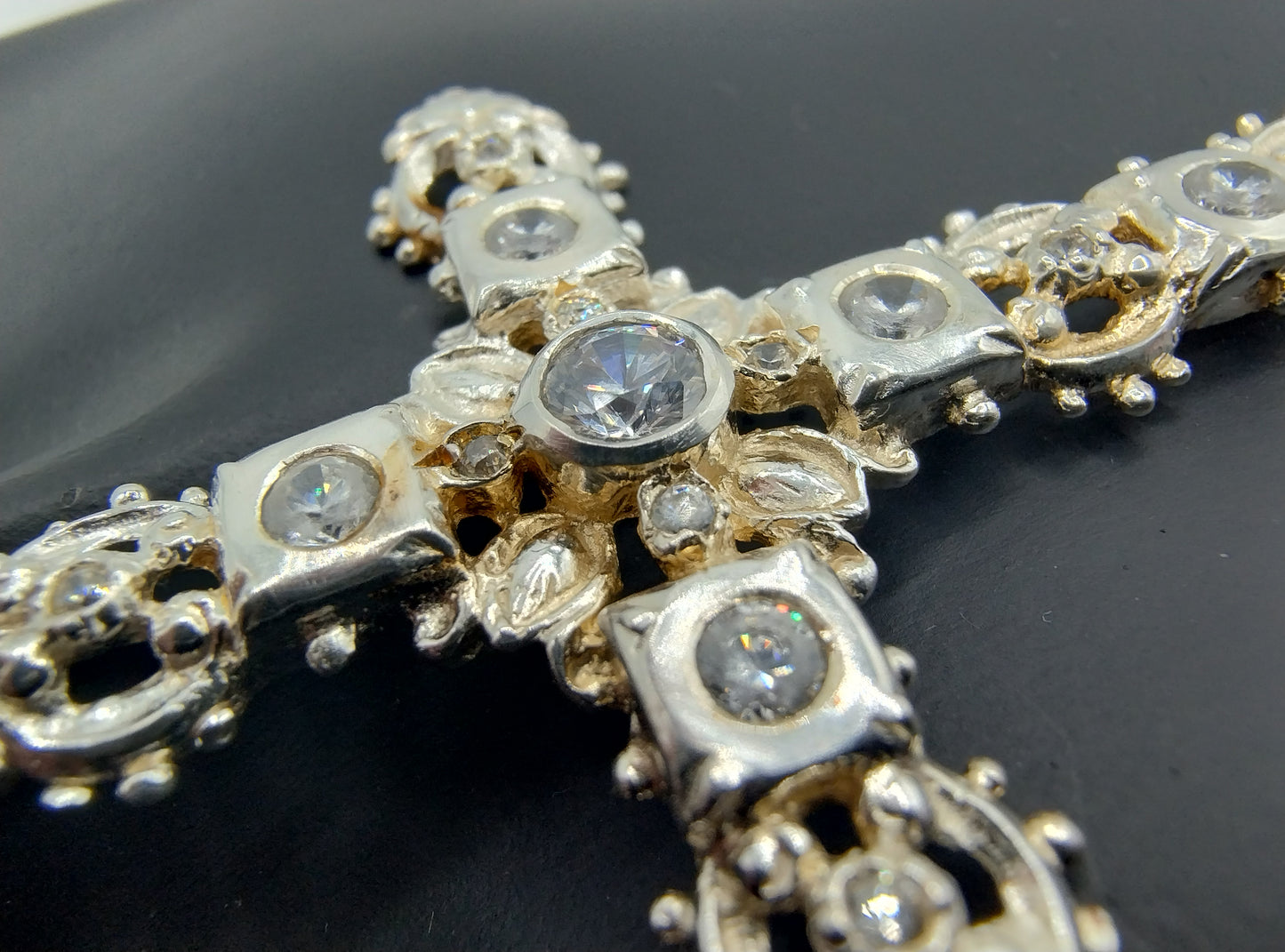 Silver pendant cross with 14 zirconias