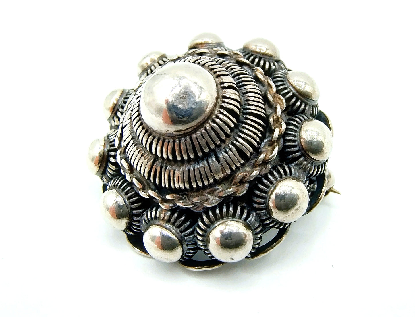 Silver Zeeland button brooch, 925