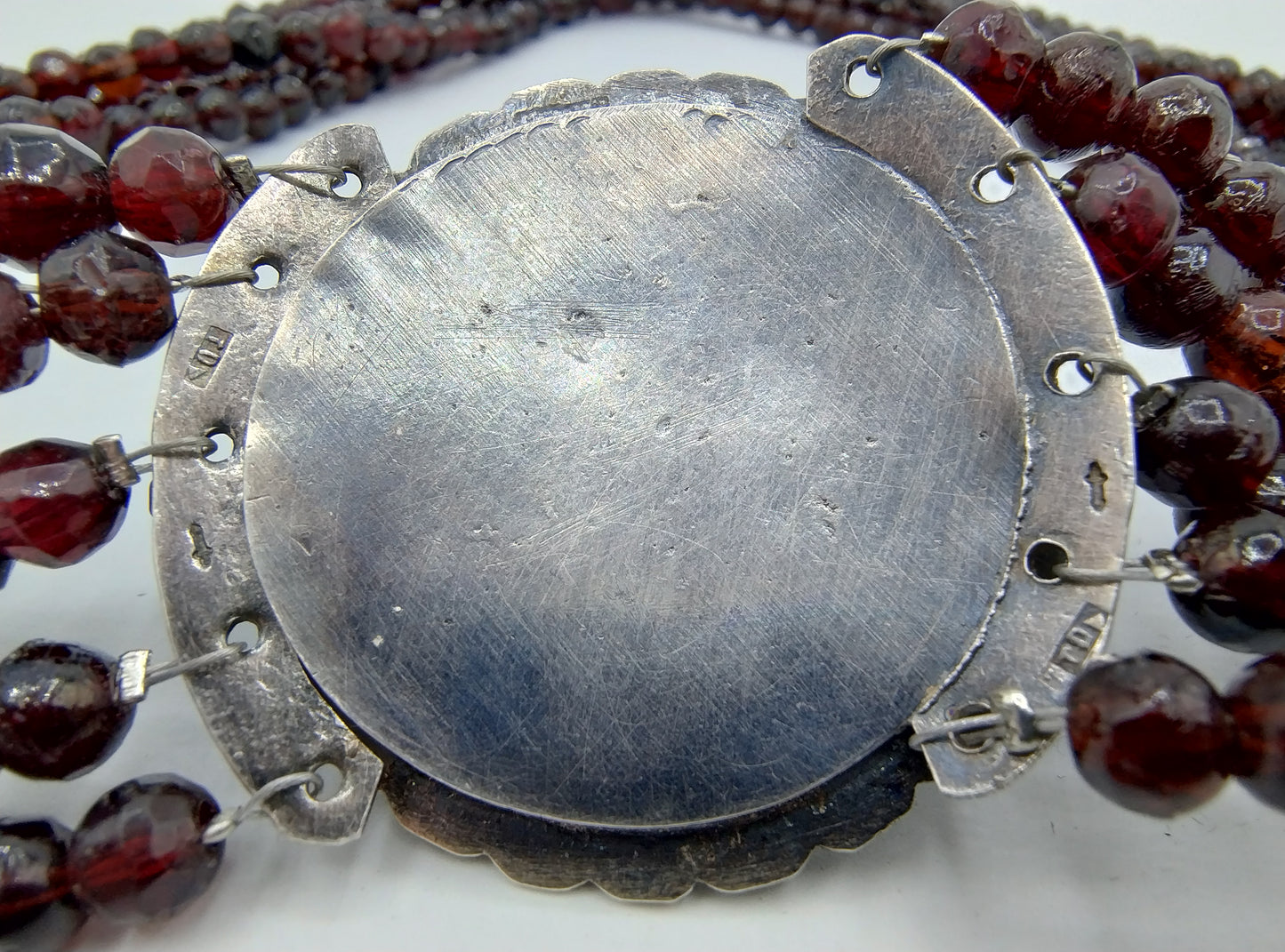 Boerengranaten ketting met zilveren slot, Th. H. Draaisma, Heerenveen, ca. 1930