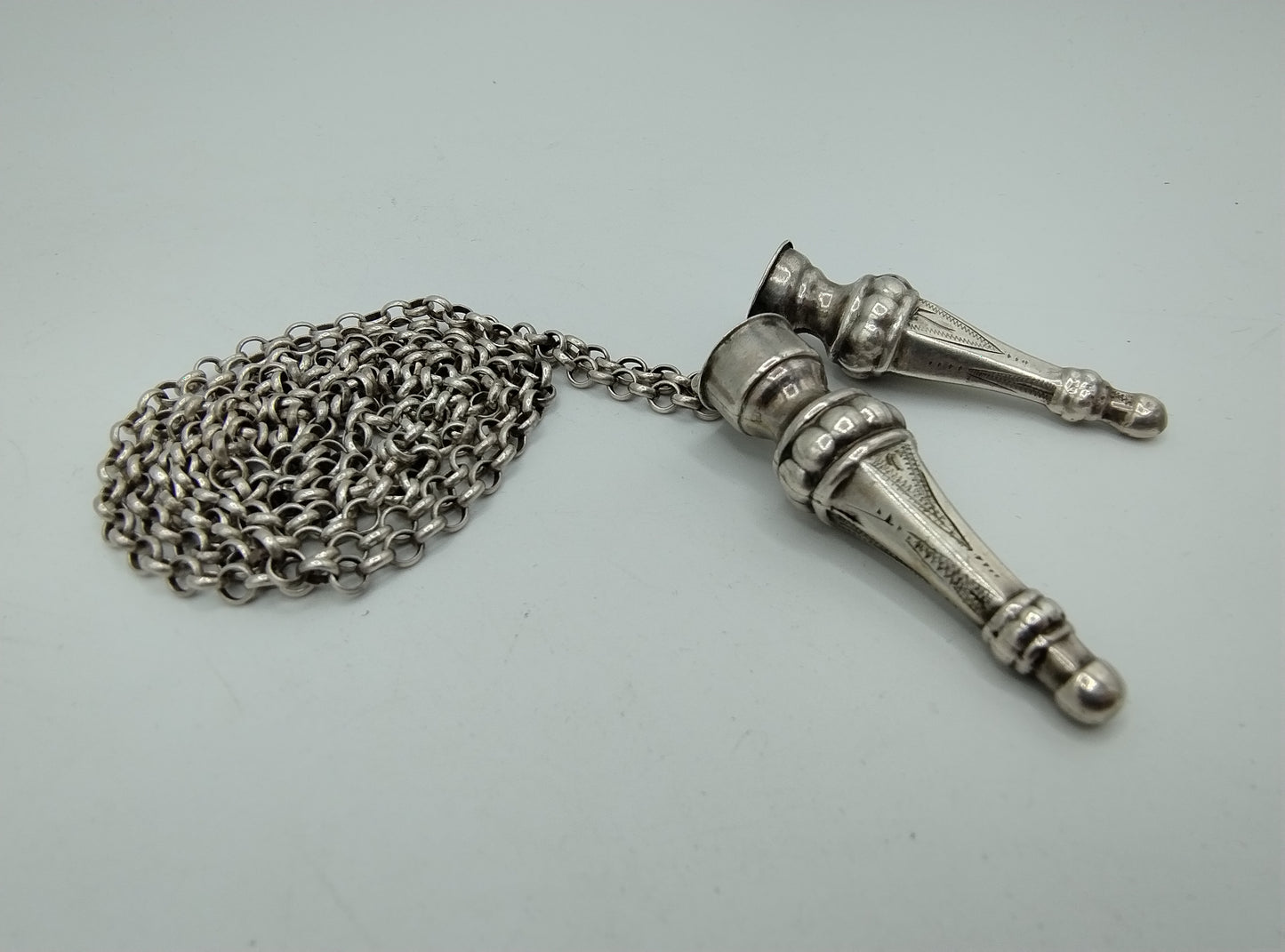 Zilveren jasseronketting met breidoppen, 19e eeuws