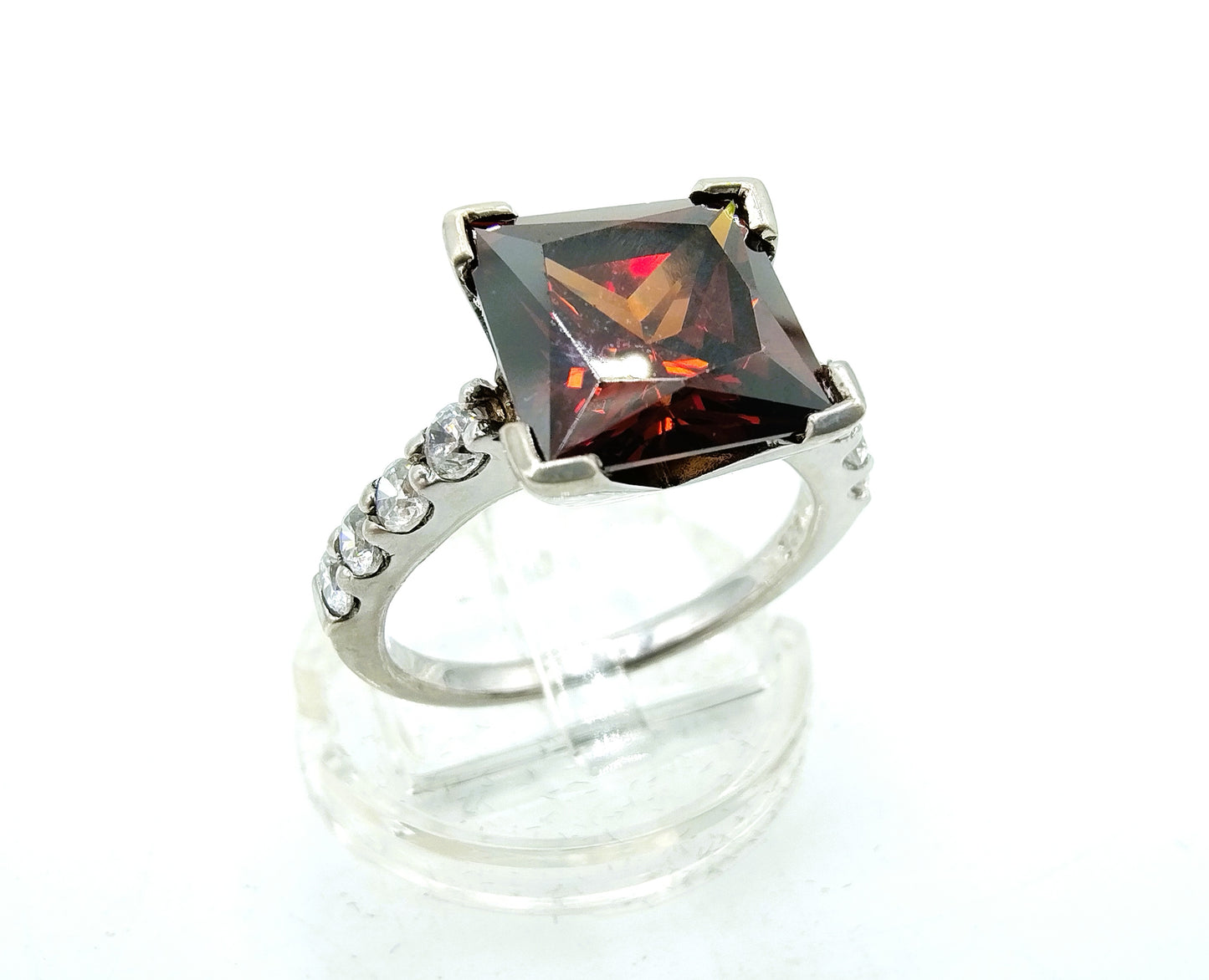 Zilveren ring met granaat, 925, 19 mm