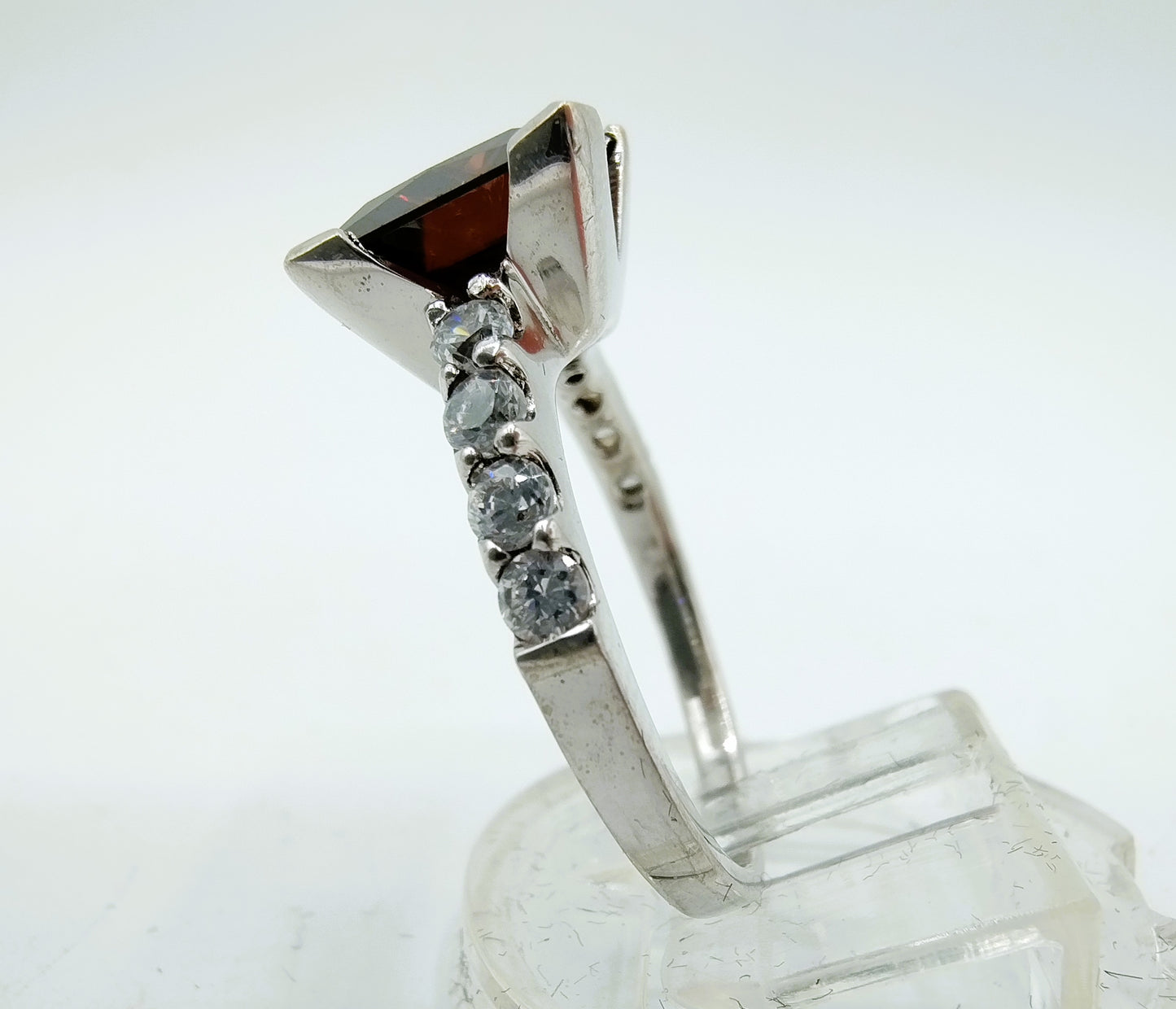 Zilveren ring met granaat, 925, 19 mm