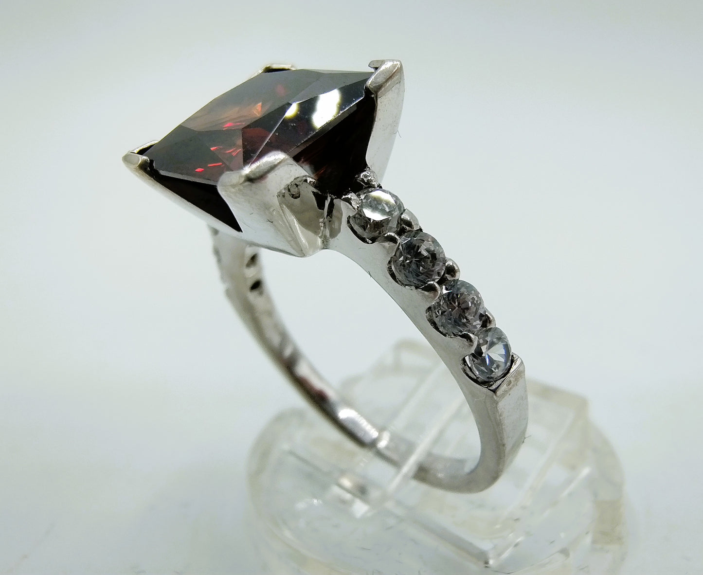 Zilveren ring met granaat, 925, 19 mm