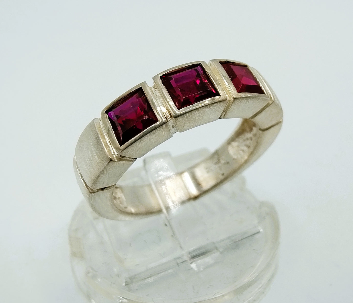 Silberring mit 3 roten Steinen, 925, 17 mm