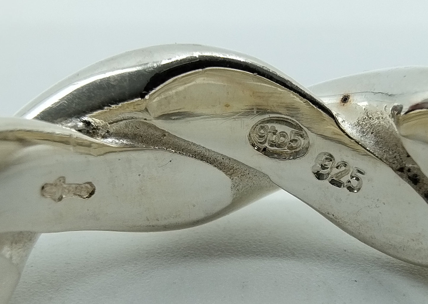 Zilveren ring met getorst motief, 925, 17 mm