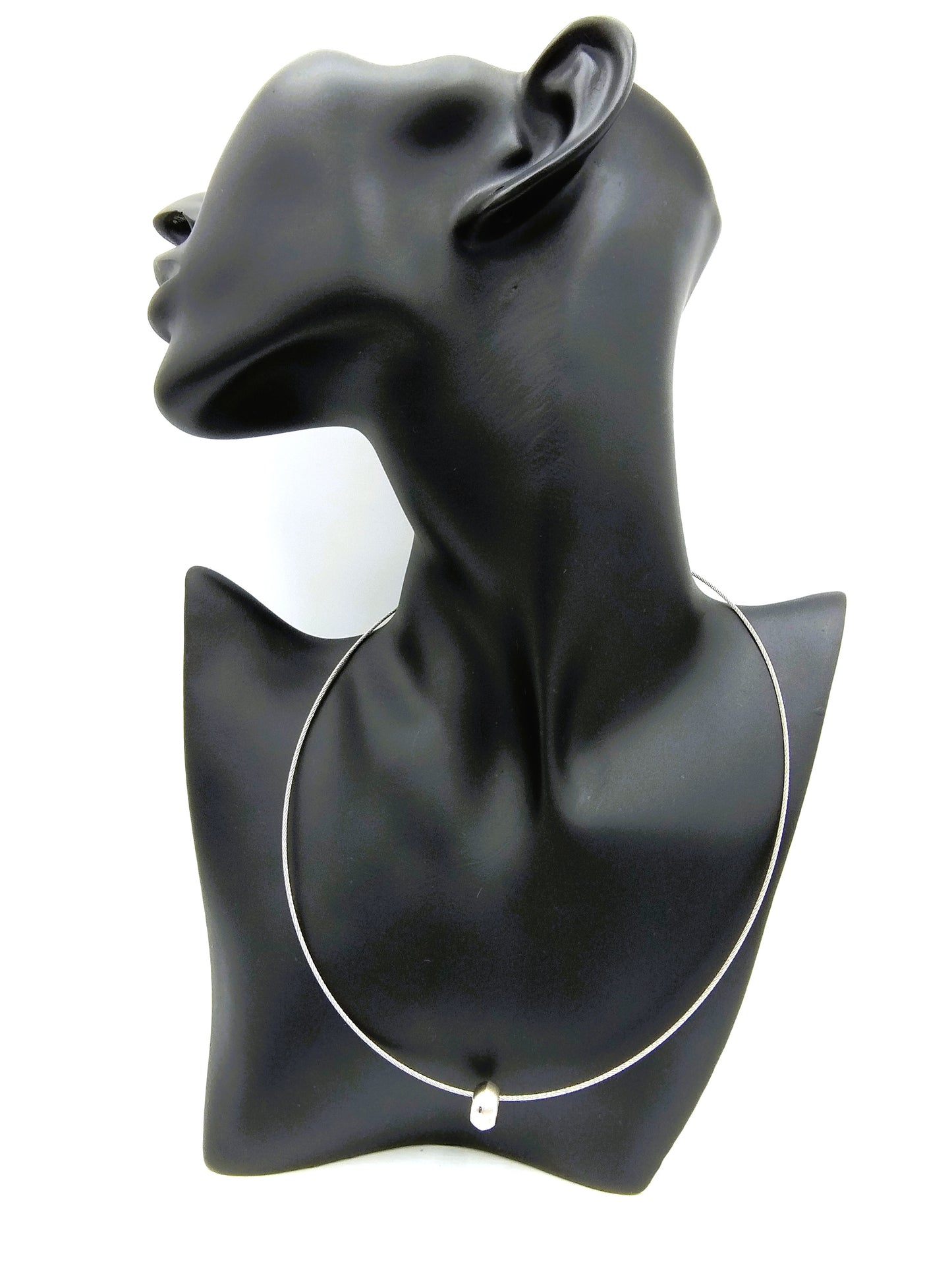 Metalen ketting met zilveren bedel en gouden slot, 44,5 cm