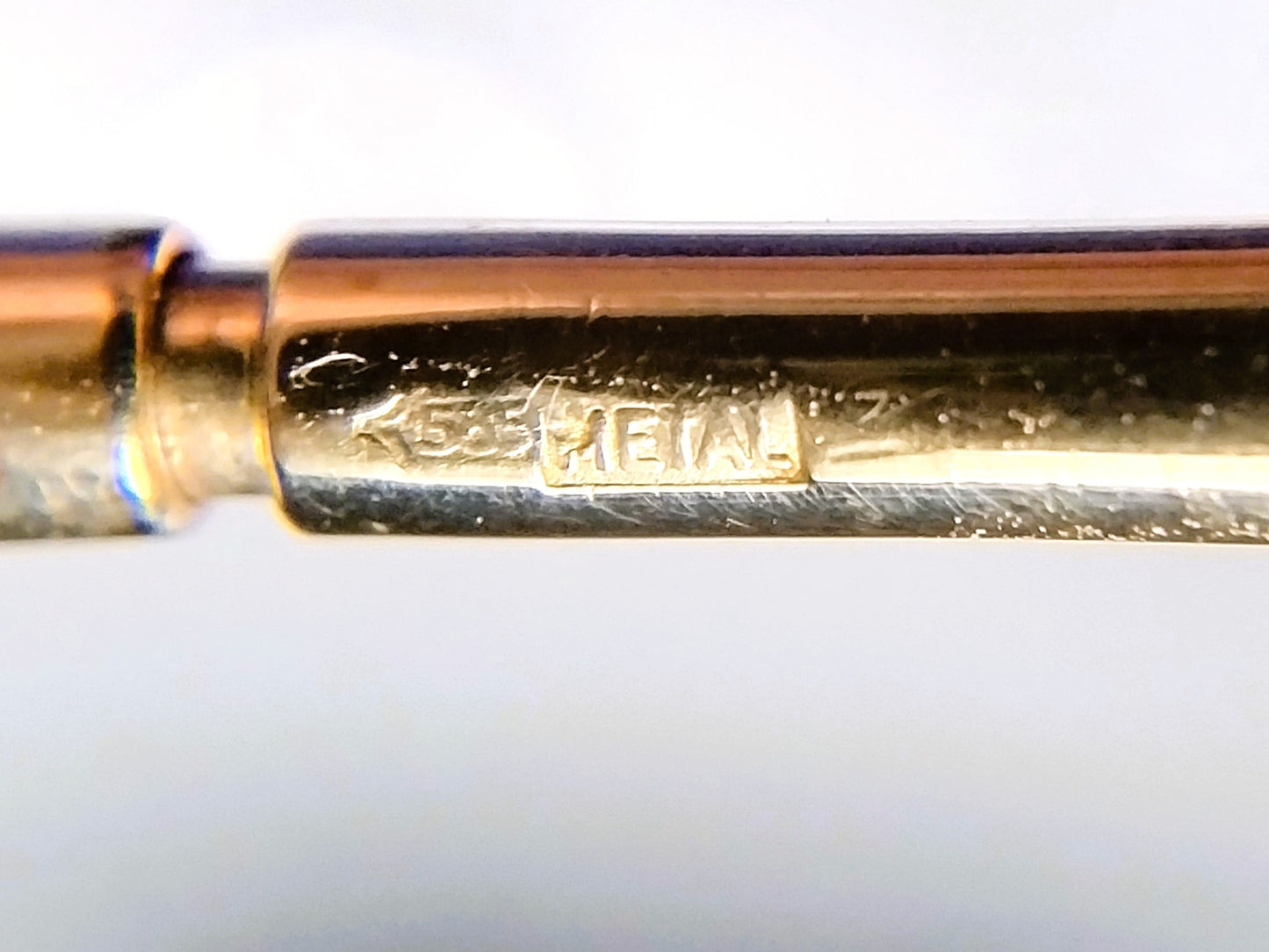 Metalen ketting met zilveren bedel en gouden slot, 44,5 cm
