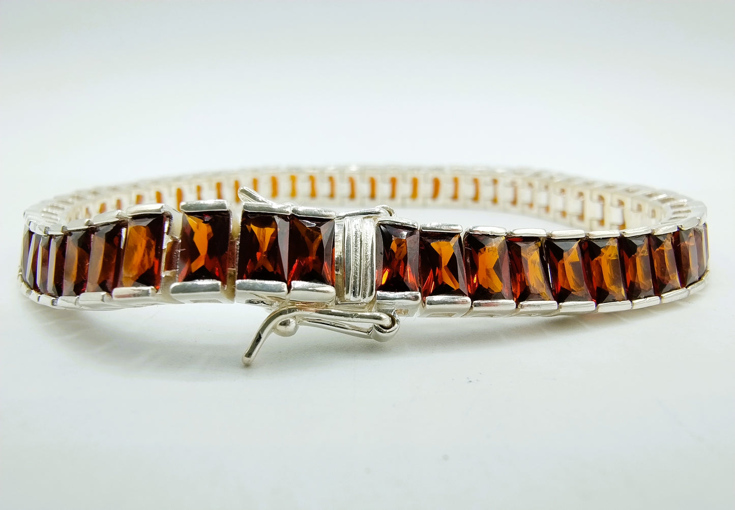 Zilveren armband met rode stenen, 925