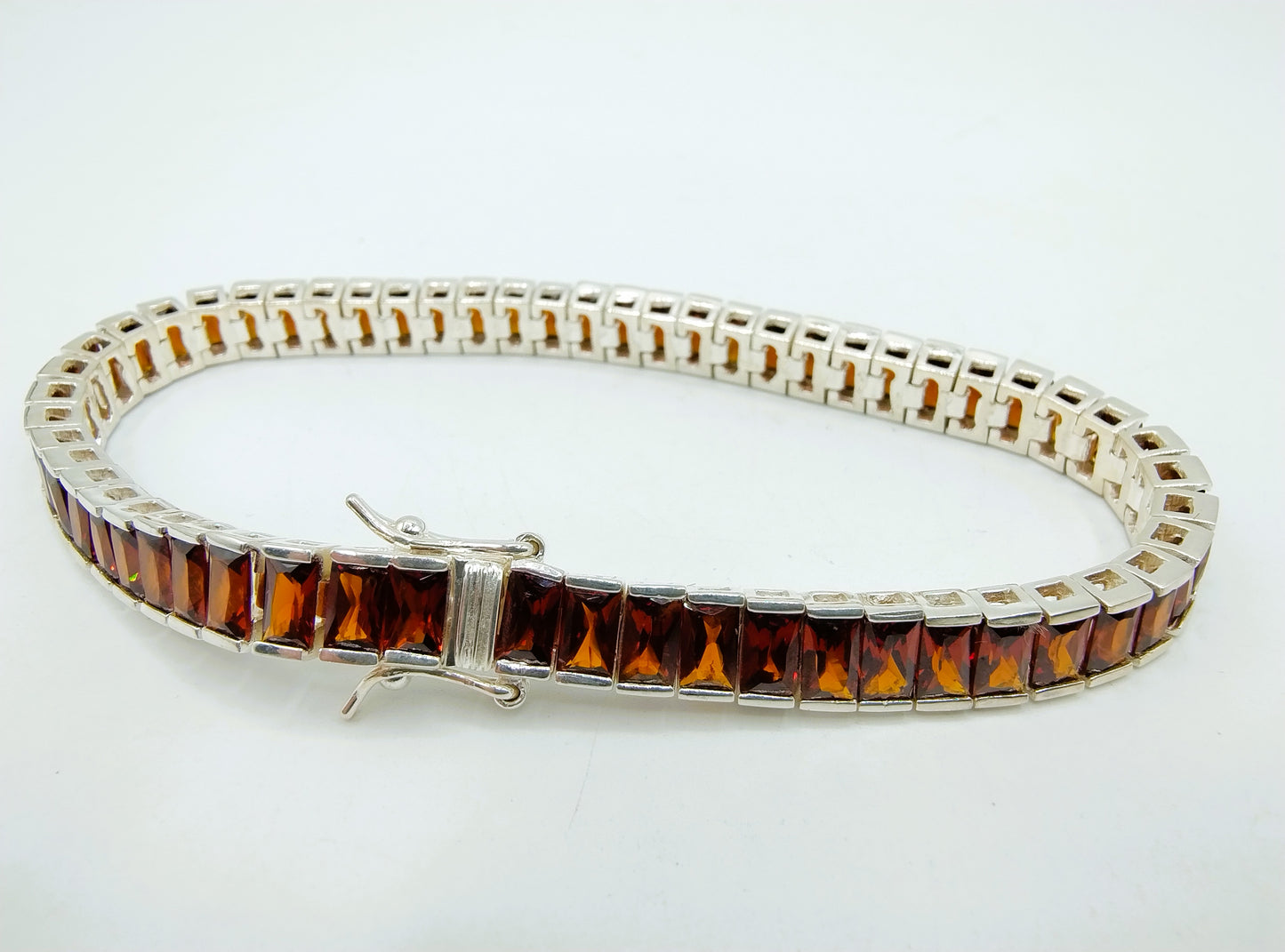 Zilveren armband met rode stenen, 925