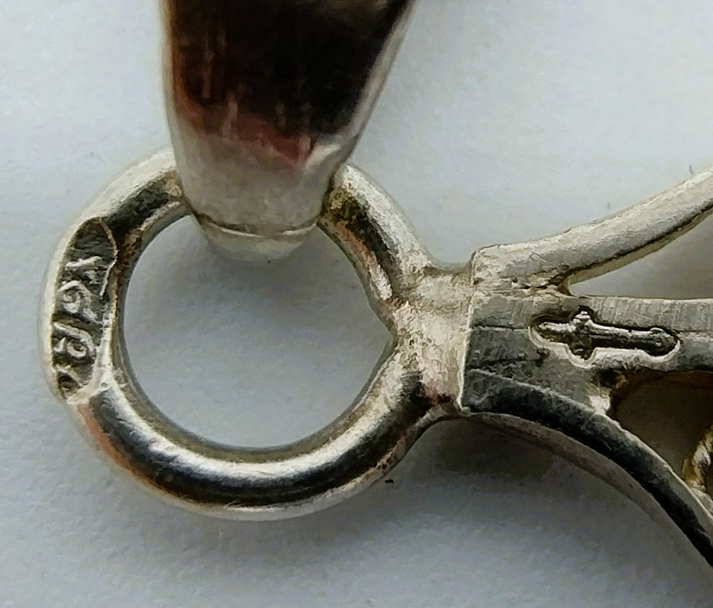 Zilveren ketting met filigrein hanger met roze steen, 835
