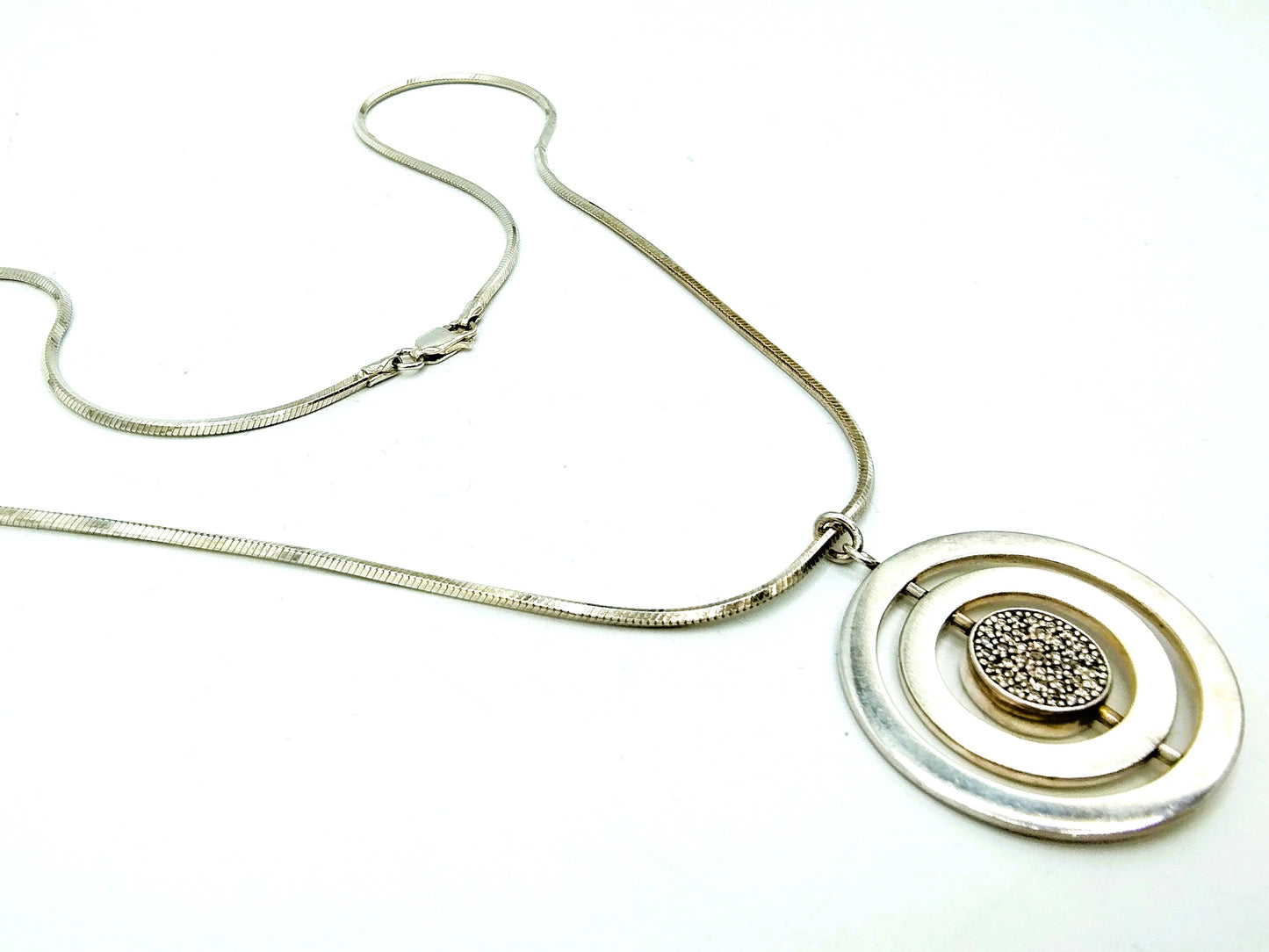 Zilveren ketting met zilveren designhanger, bezet met zirkonia's, 50 cm