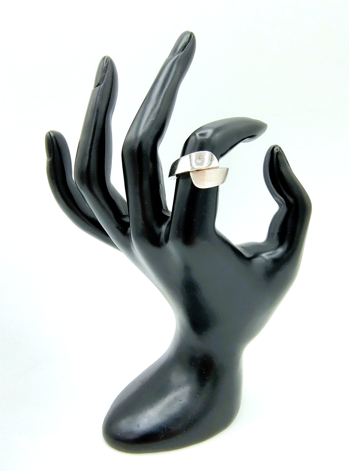 Mat / gladde zilveren ring met diamant, 17.5 mm