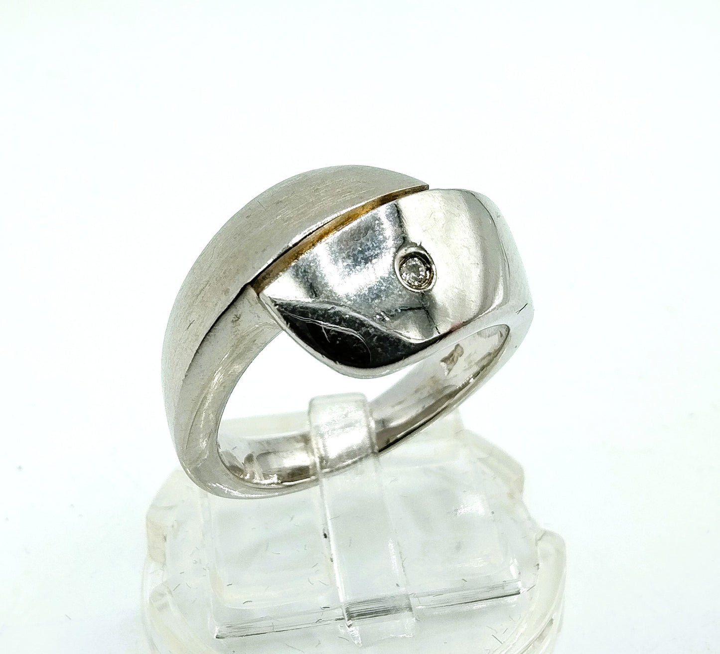 Mat / gladde zilveren ring met diamant, 17.5 mm