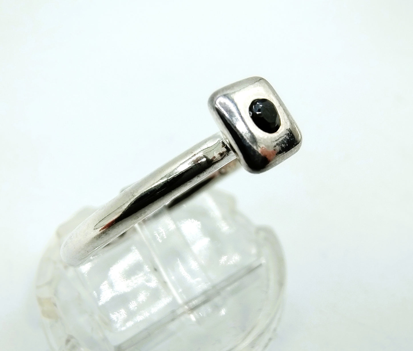 Zilveren ring met zwarte steen, 925, 18 mm