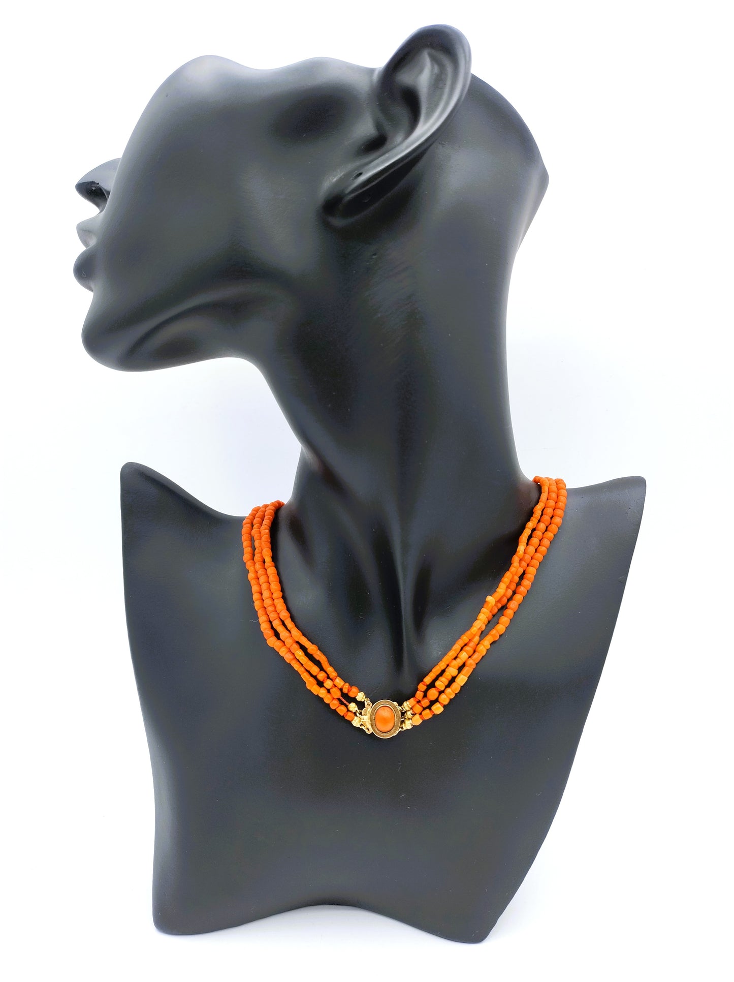 Red coral necklace with gold clasp, 19th century