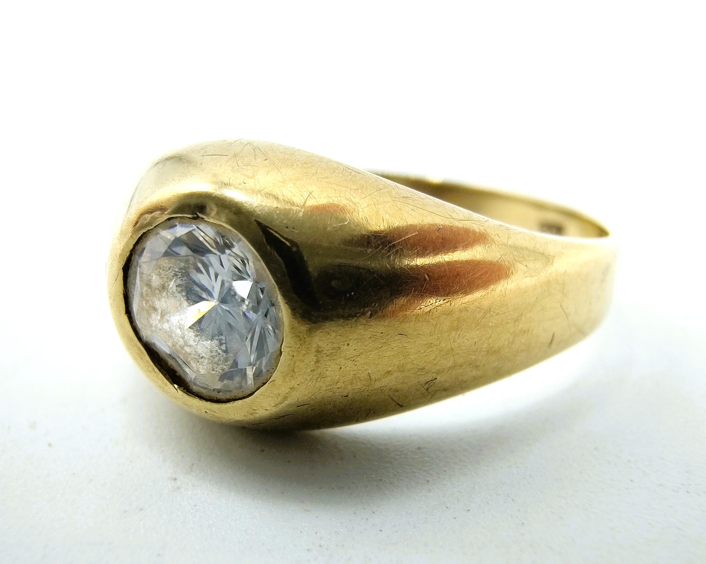 Gold ring with zirconia, 18.5 mm