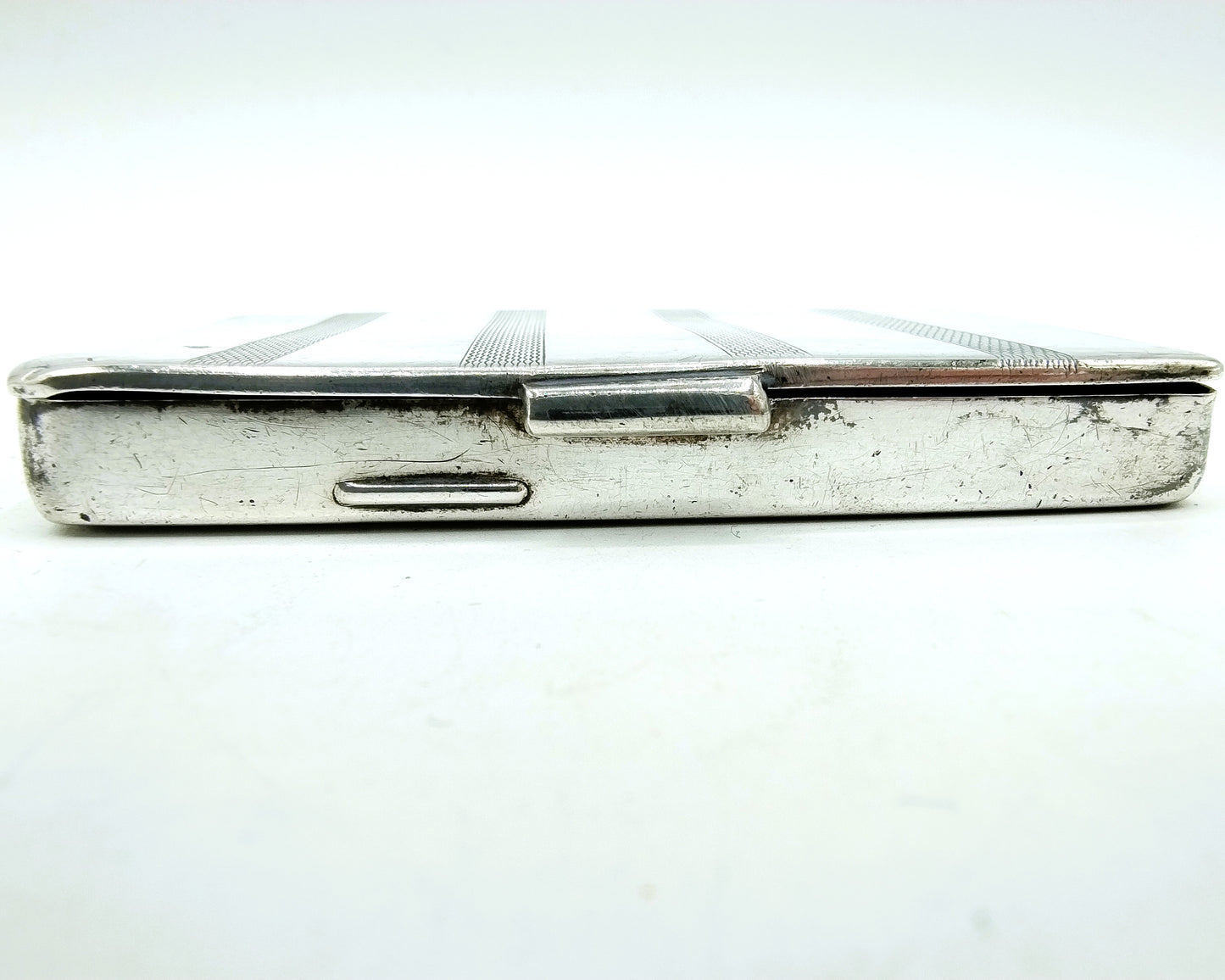 Silver cigarette case, including 2 cigarettes, 1939