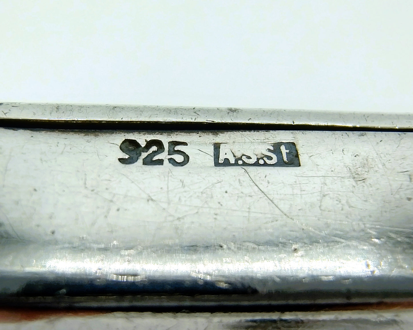 Silver cigarette box, including 2 cigarettes, 20th century