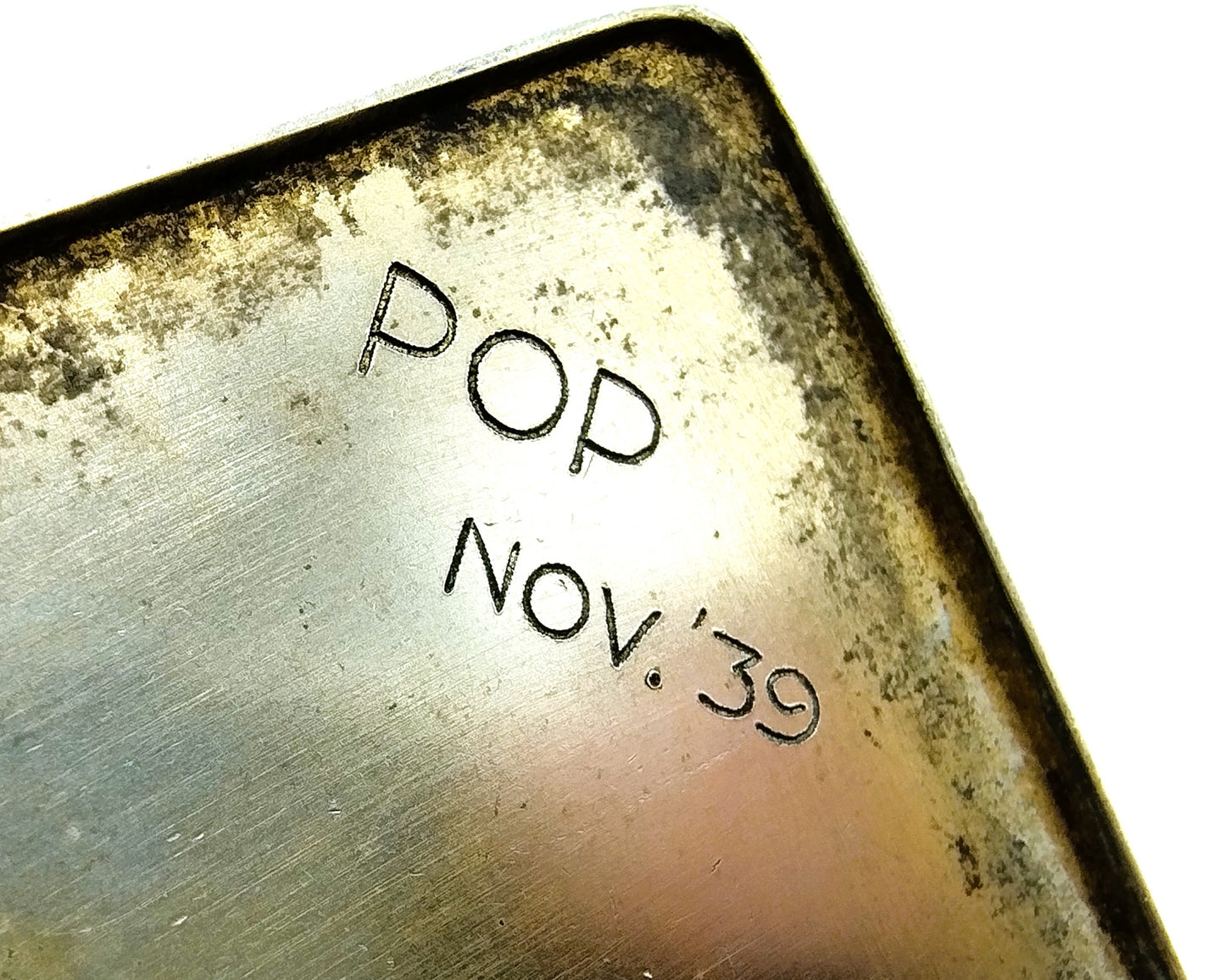 Silver cigarette box, including 2 cigarettes, 20th century