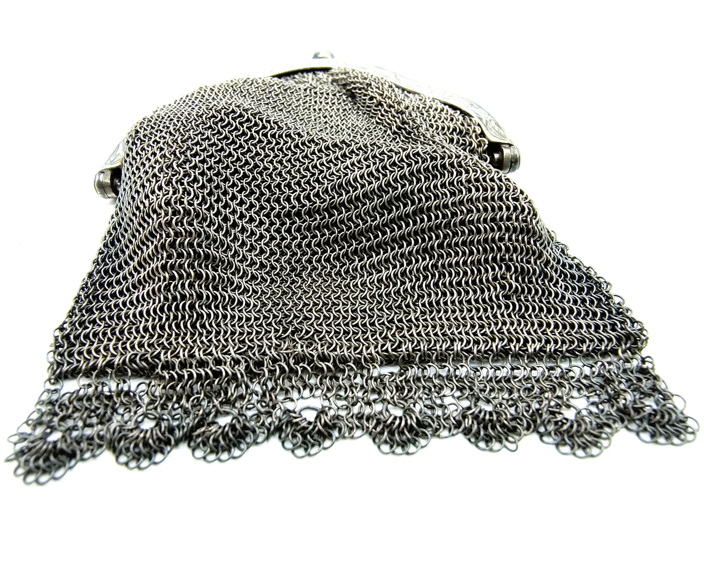 Zilveren beugeltasje met maliënkolder, Duitsland, 800