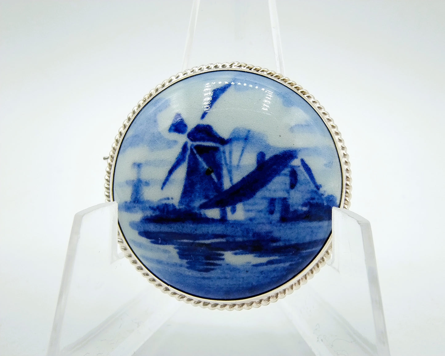Silver brooch, Delft blue, 835