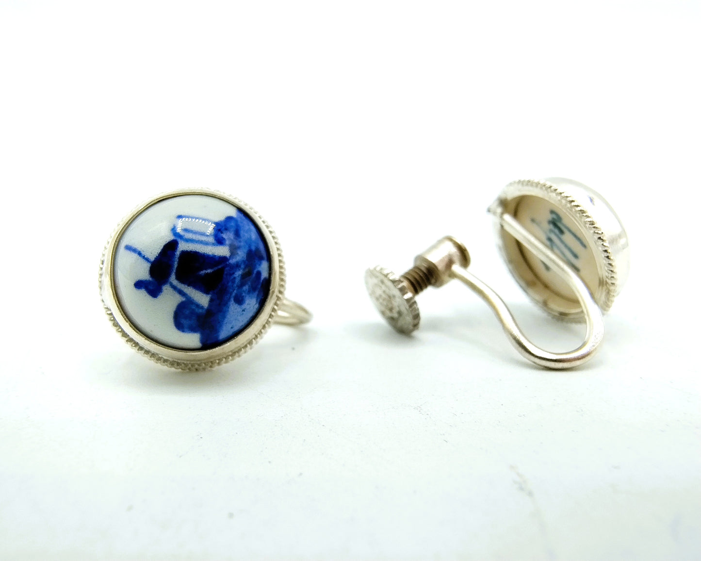 Zilveren oorbellen, Delfts blauw, schroefsluiting