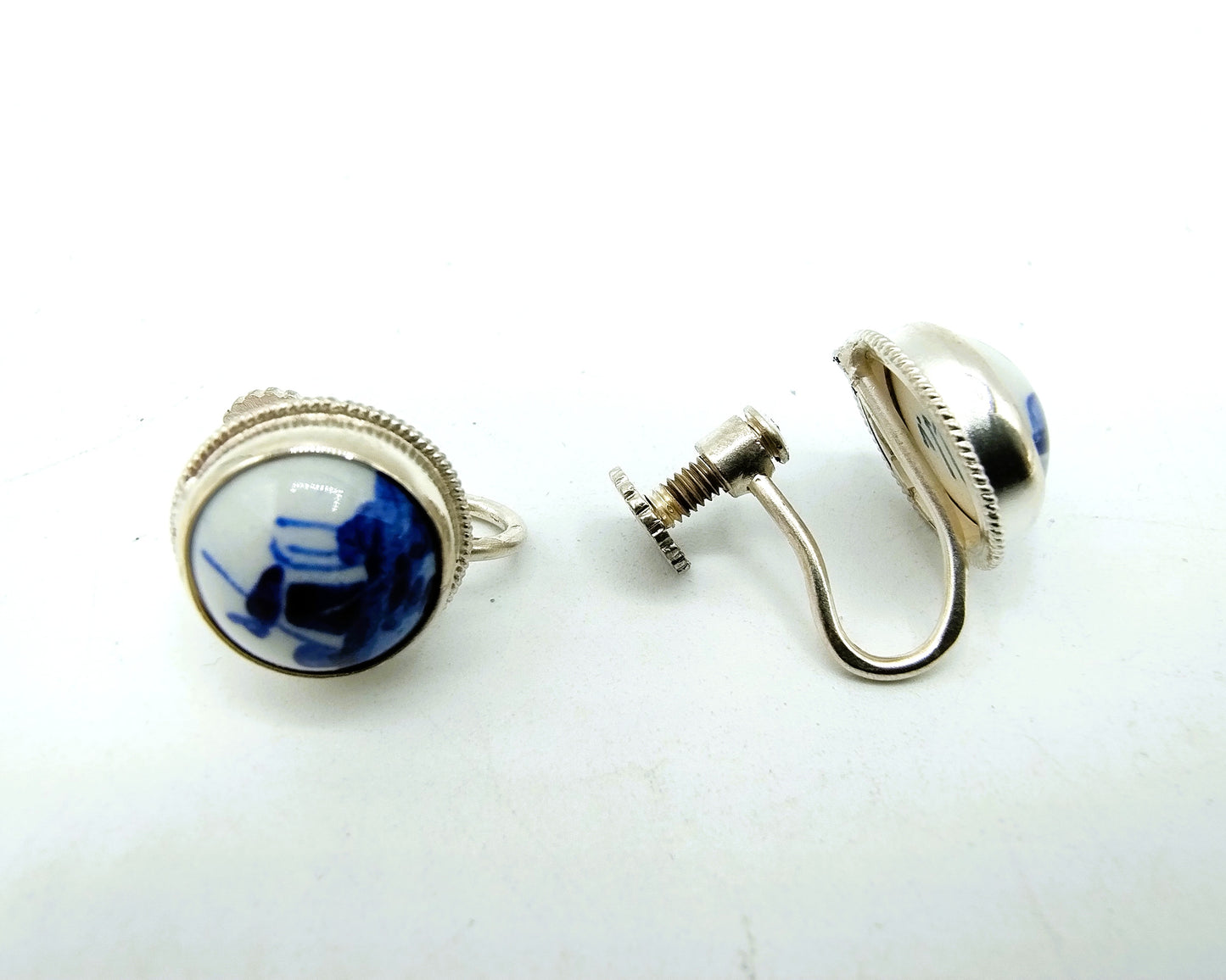 Zilveren oorbellen, Delfts blauw, schroefsluiting