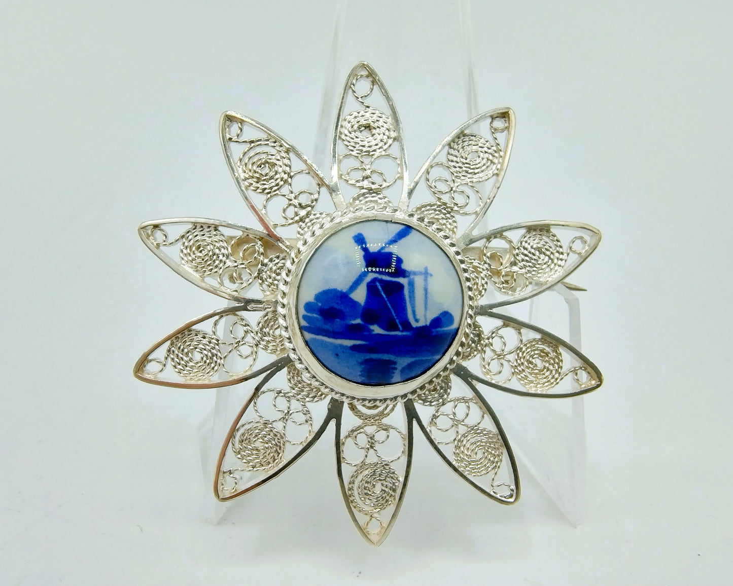 Silver brooch, Delft blue, 835
